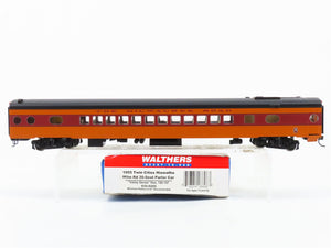 HO Walthers 932-9205 MILW Milwaukee Road Hiawatha 30-Seat Parlor Passenger Car