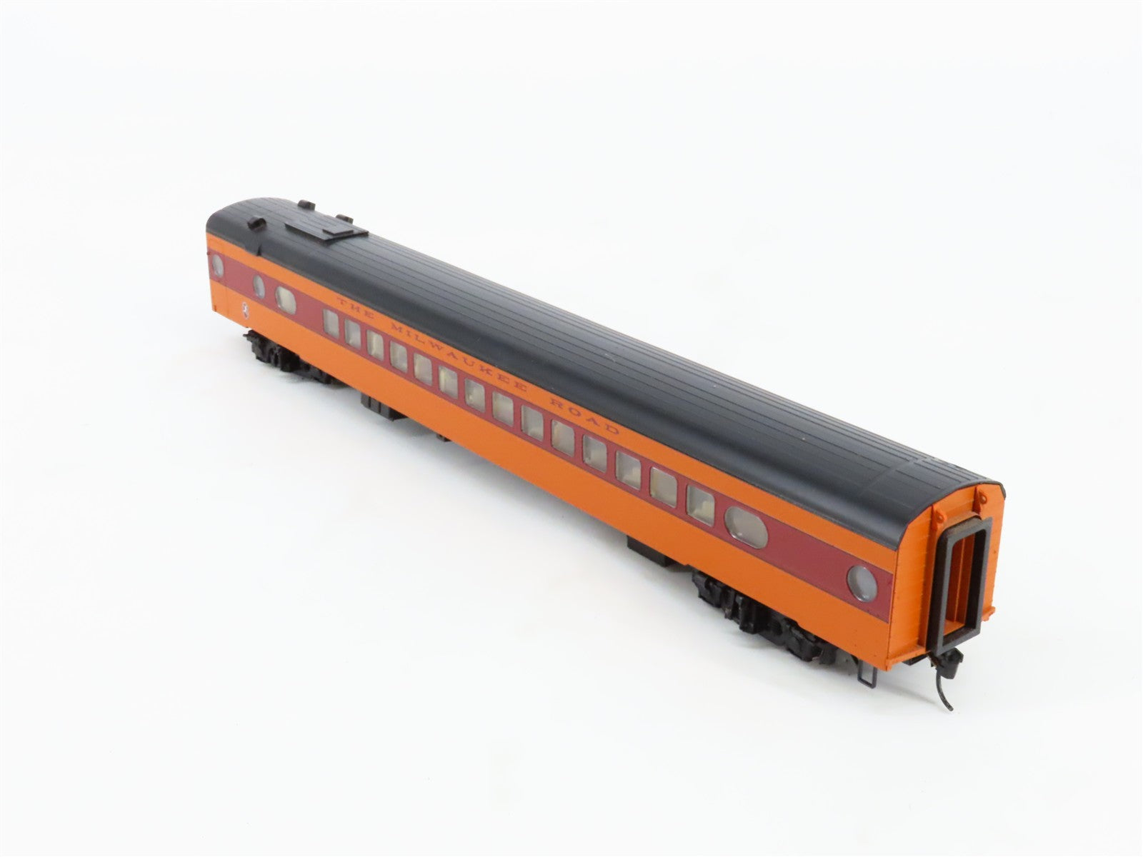 HO Scale Walthers 932-9200 MILW Milwaukee Road Hiawatha 52-Seat Coach Passenger