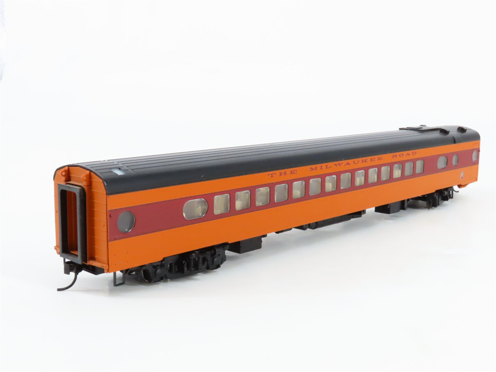 HO Scale Walthers 932-9200 MILW Milwaukee Road Hiawatha 52-Seat Coach Passenger