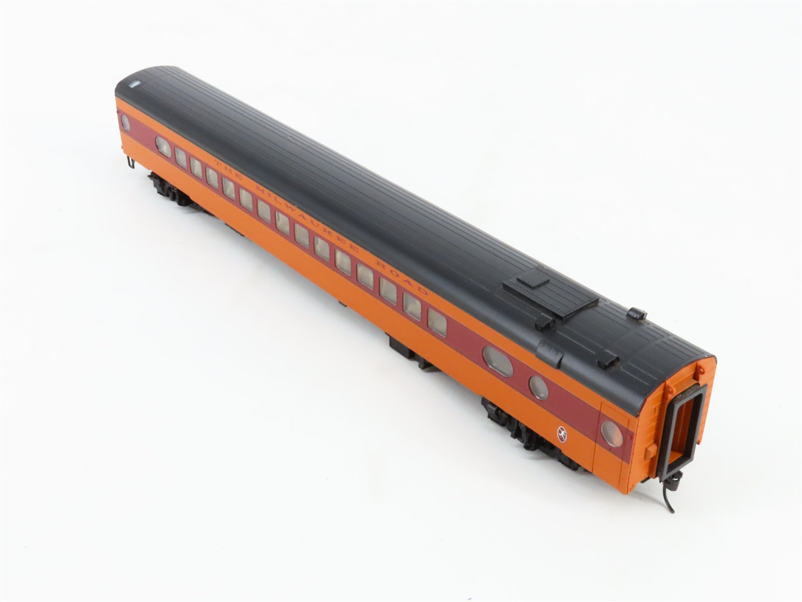 HO Scale Walthers 932-9200 MILW Milwaukee Road Hiawatha 52-Seat Coach Passenger