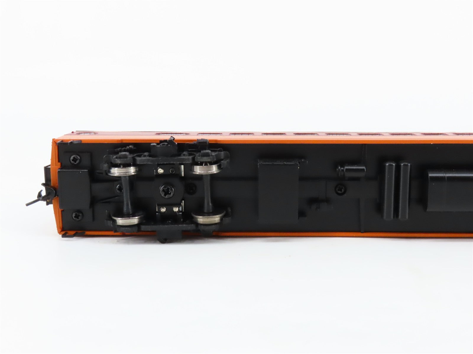 HO Scale Walthers 932-9200 MILW Milwaukee Road Hiawatha 52-Seat Coach Passenger