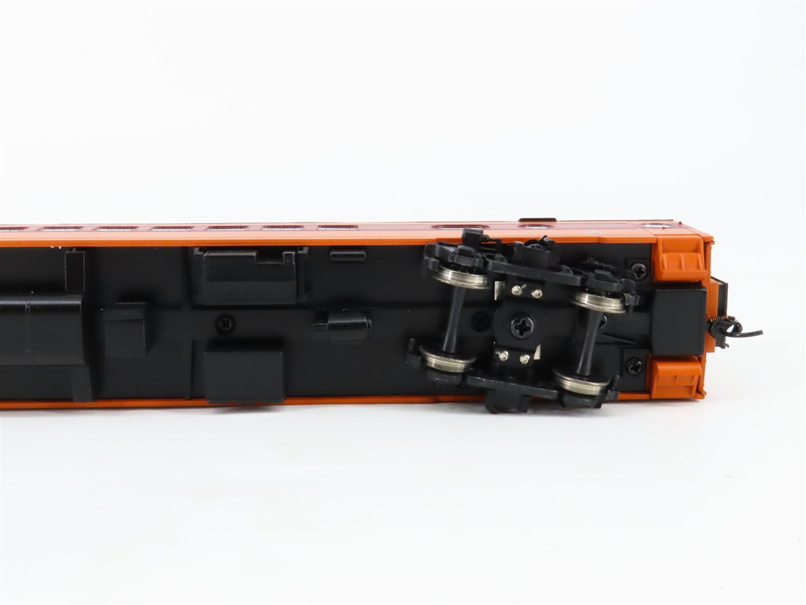 HO Scale Walthers 932-9200 MILW Milwaukee Road Hiawatha 52-Seat Coach Passenger