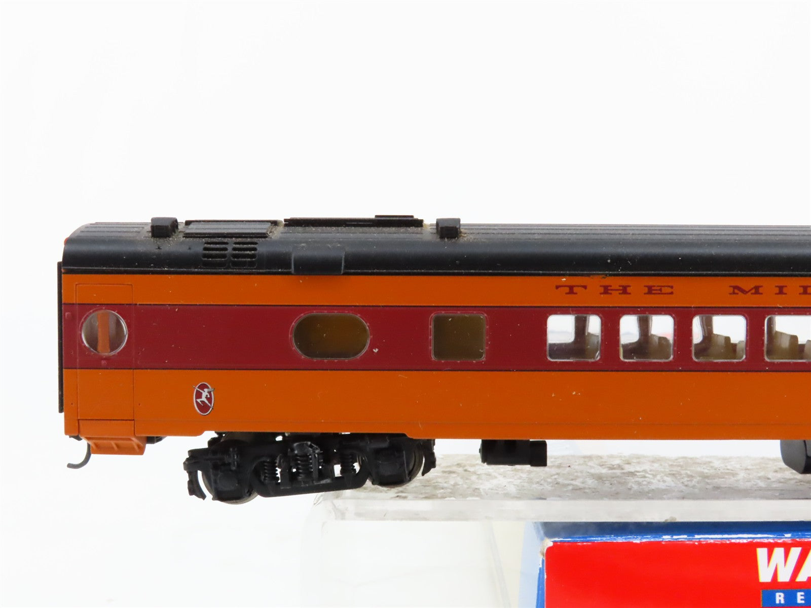 HO Scale Walthers 932-9200 MILW Milwaukee Road Hiawatha 52-Seat Coach Passenger