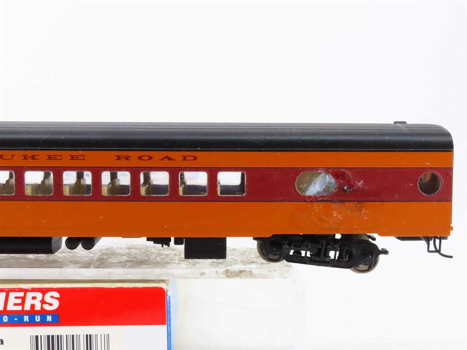 HO Scale Walthers 932-9200 MILW Milwaukee Road Hiawatha 52-Seat Coach Passenger
