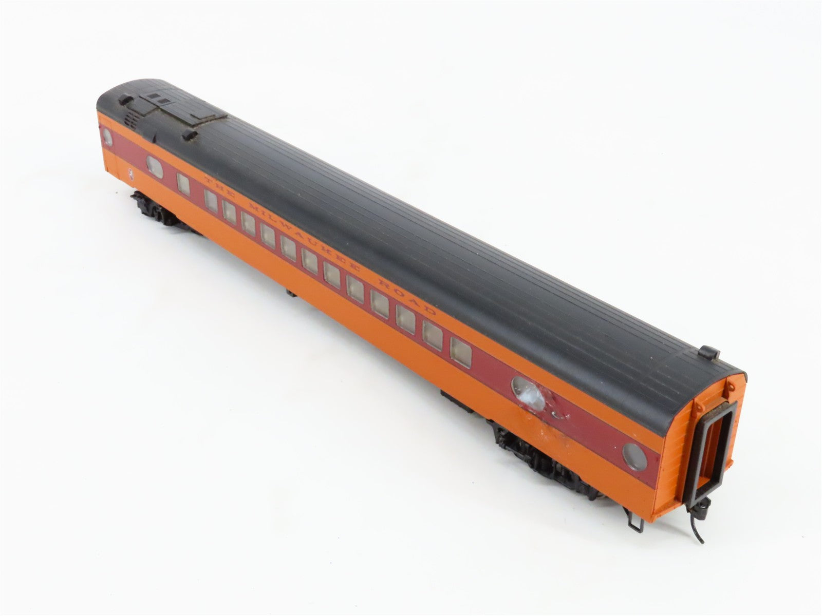 HO Scale Walthers 932-9200 MILW Milwaukee Road Hiawatha 52-Seat Coach Passenger