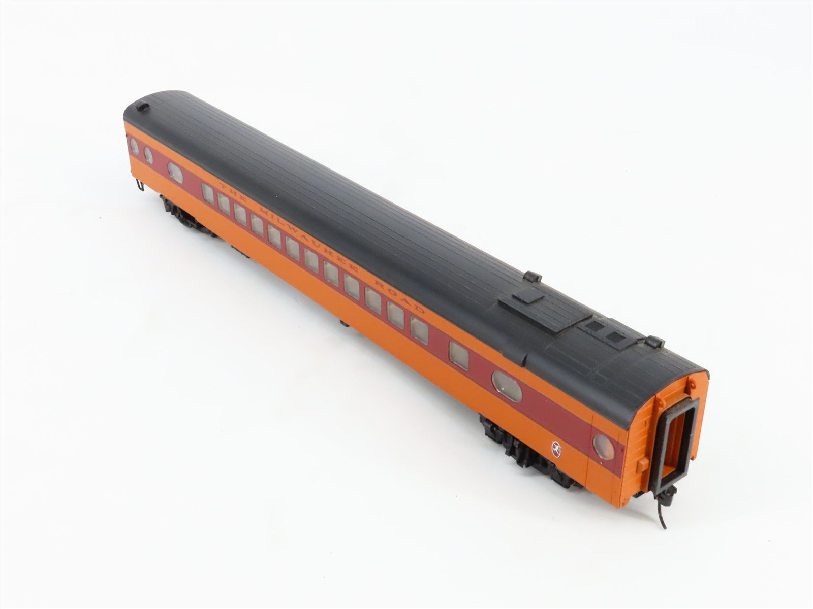 HO Scale Walthers 932-9200 MILW Milwaukee Road Hiawatha 52-Seat Coach Passenger