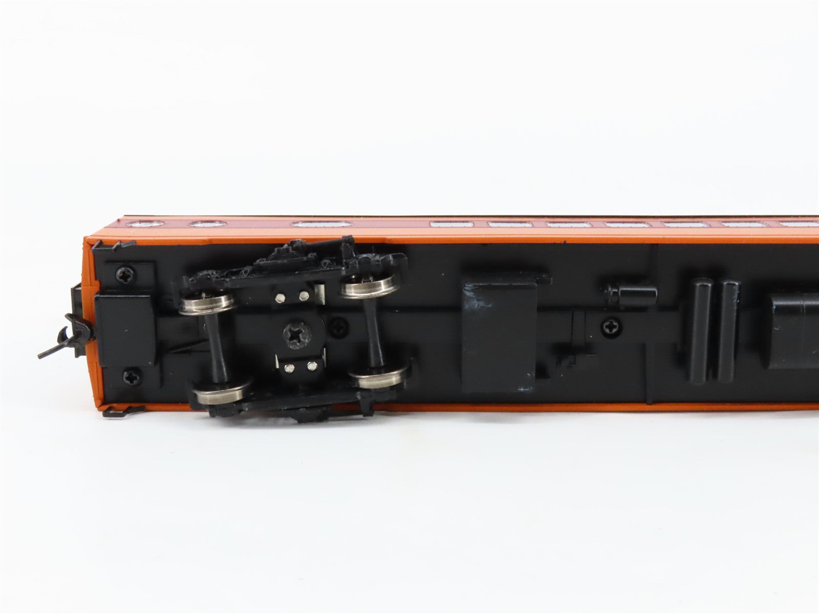 HO Scale Walthers 932-9200 MILW Milwaukee Road Hiawatha 52-Seat Coach Passenger