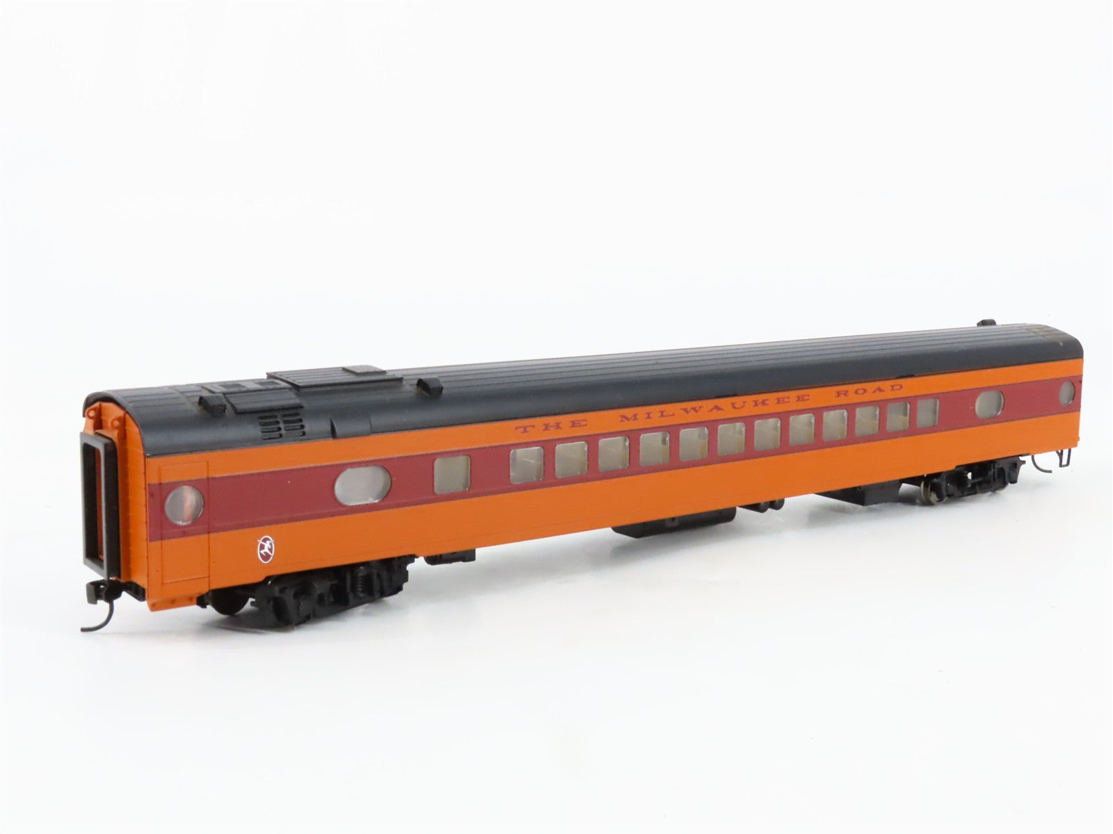HO Scale Walthers 932-9200 MILW Milwaukee Road Hiawatha 52-Seat Coach Passenger