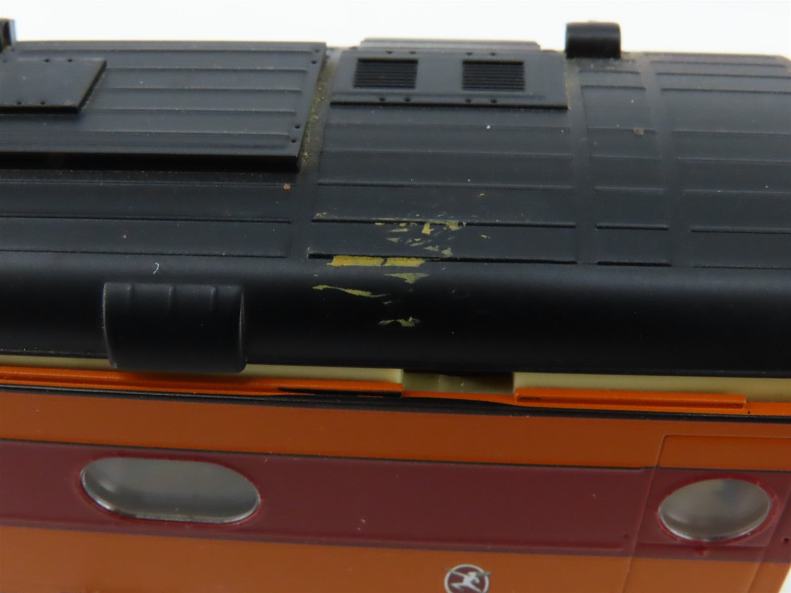 HO Scale Walthers 932-9200 MILW Milwaukee Road Hiawatha 52-Seat Coach Passenger