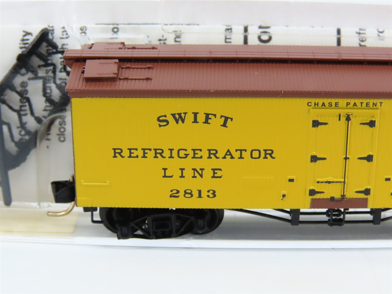 N Scale Micro-Trains 58010 SRL Swift Refrigerator Line 36' Reefer 2813 RTR