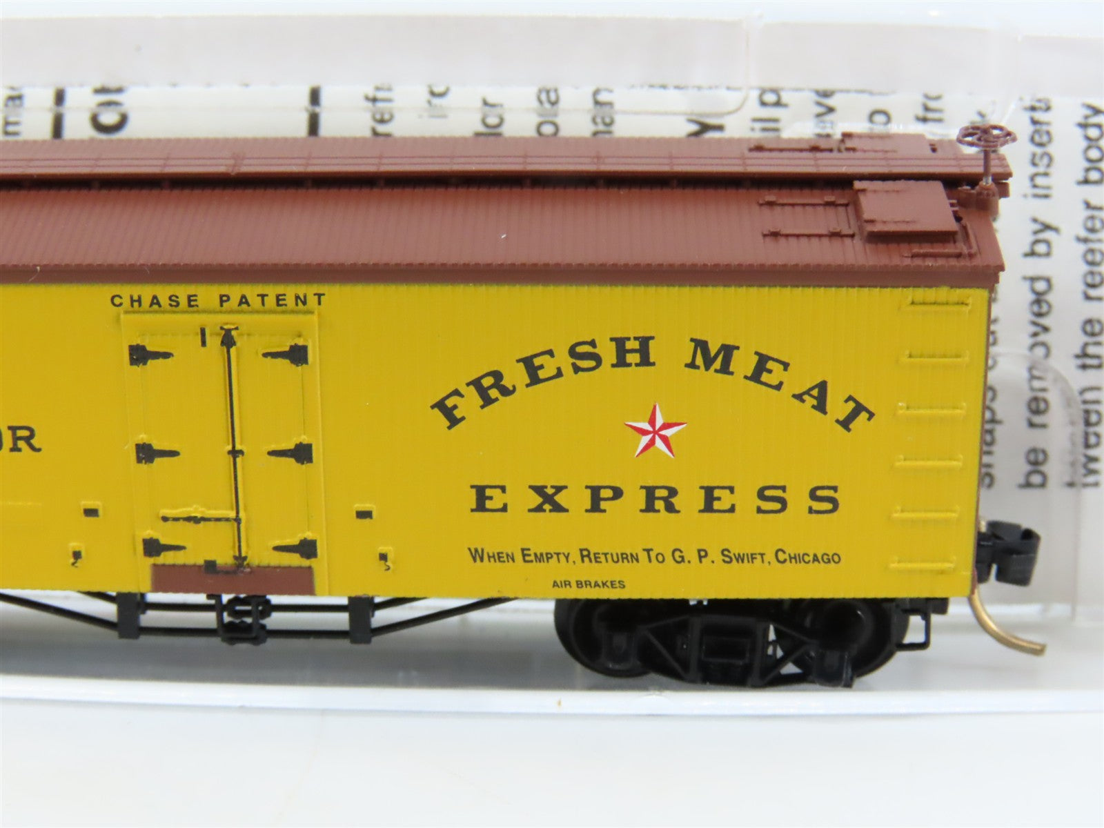 N Scale Micro-Trains 58010 SRL Swift Refrigerator Line 36' Reefer 2813 RTR