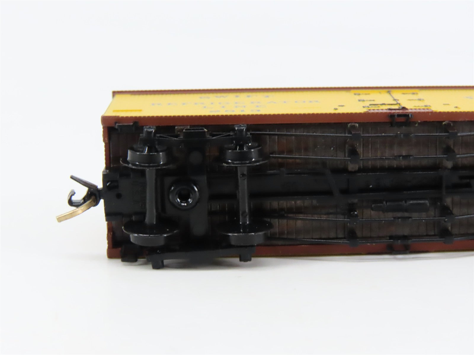 N Scale Micro-Trains 58010 SRL Swift Refrigerator Line 36' Reefer 2813 RTR