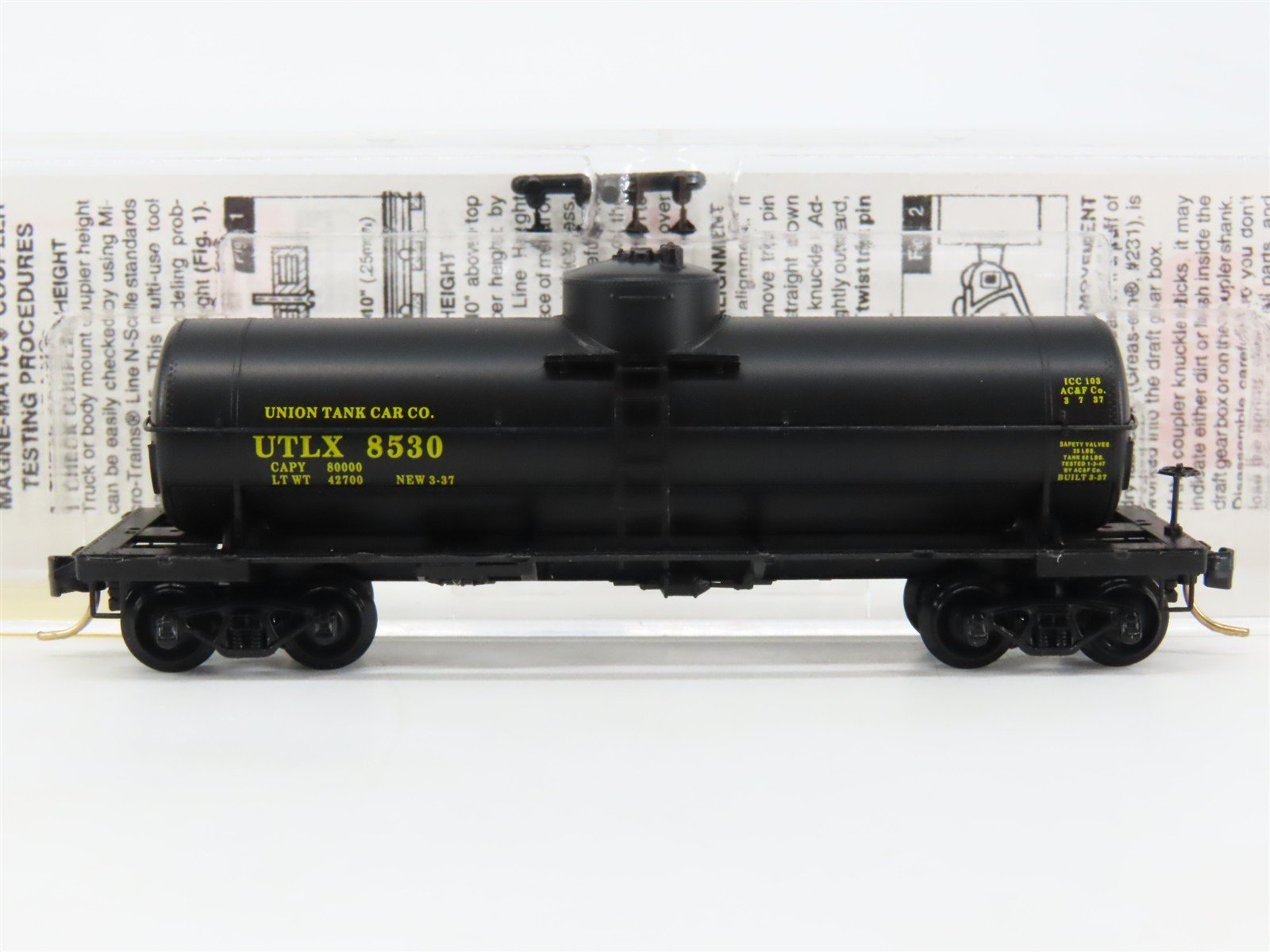 N Scale Micro-Trains 65060 UTLX Union Tank Car Co. 39' Tank Car 8530 RTR