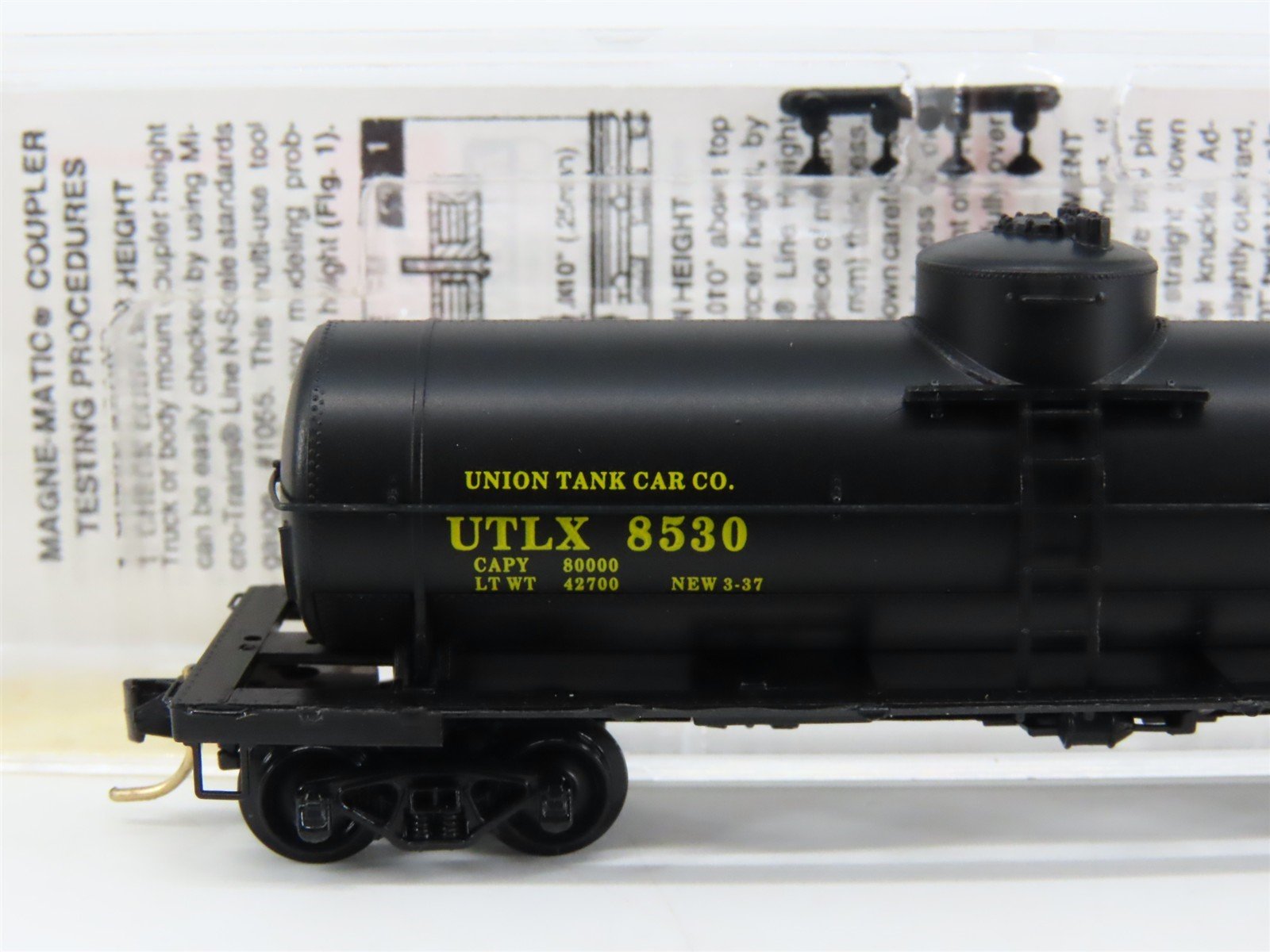 N Scale Micro-Trains 65060 UTLX Union Tank Car Co. 39' Tank Car 8530 RTR