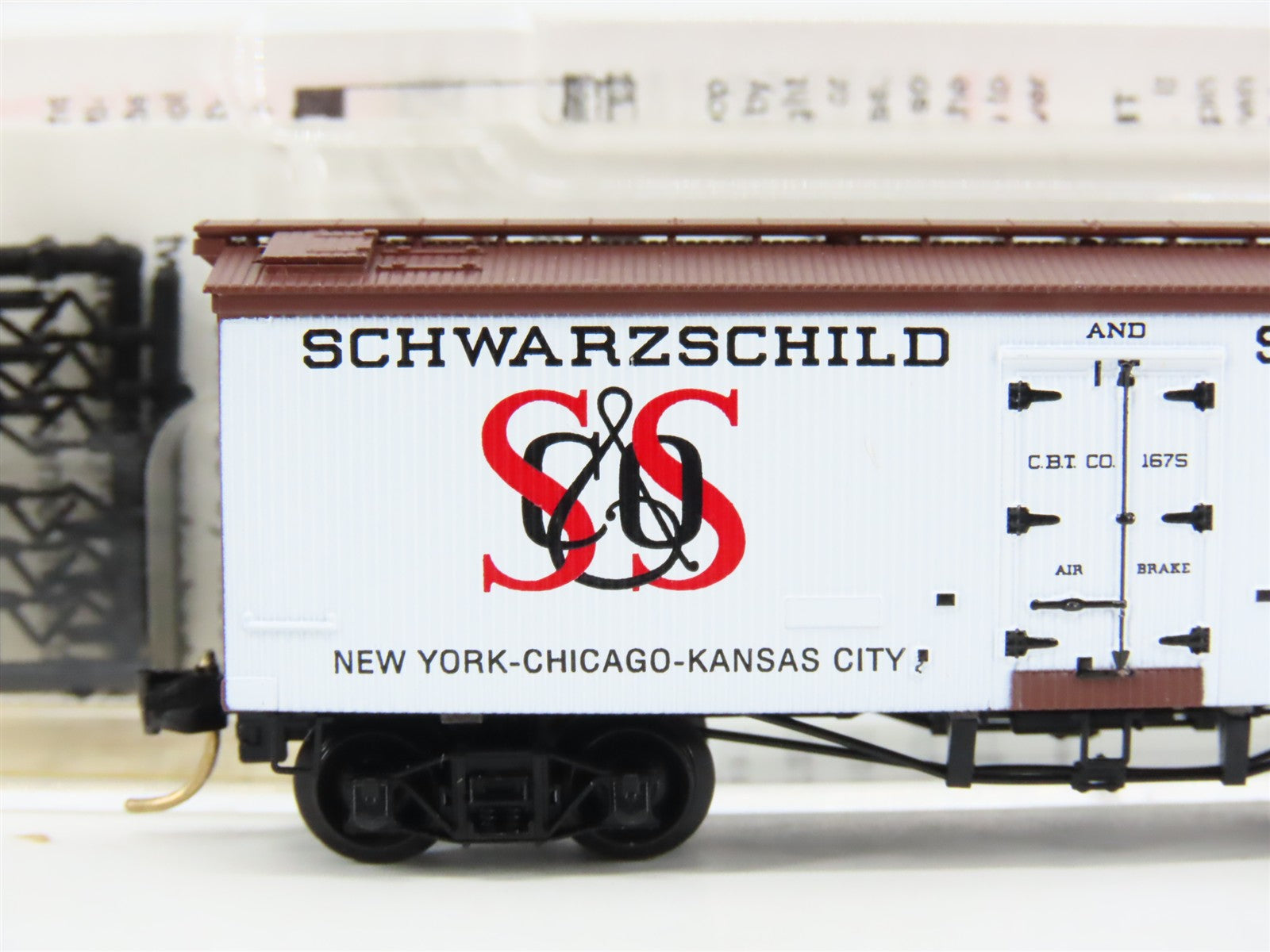 N Scale Micro-Trains 58020 CBT Schwarzschild & Sulzberger 36' Reefer 1675 RTR