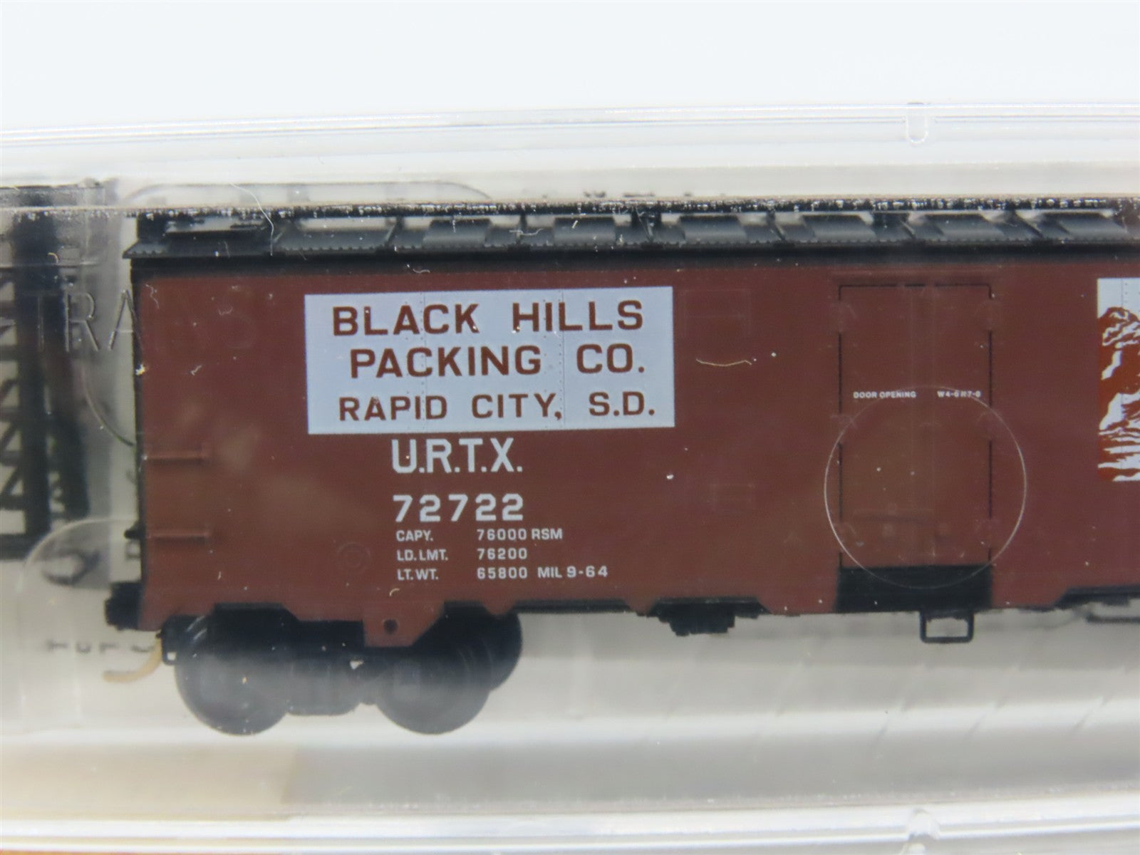 N Scale Micro-Trains 59530 URTX Black Hills Packing Co. 40' Reefer 72722 RTR