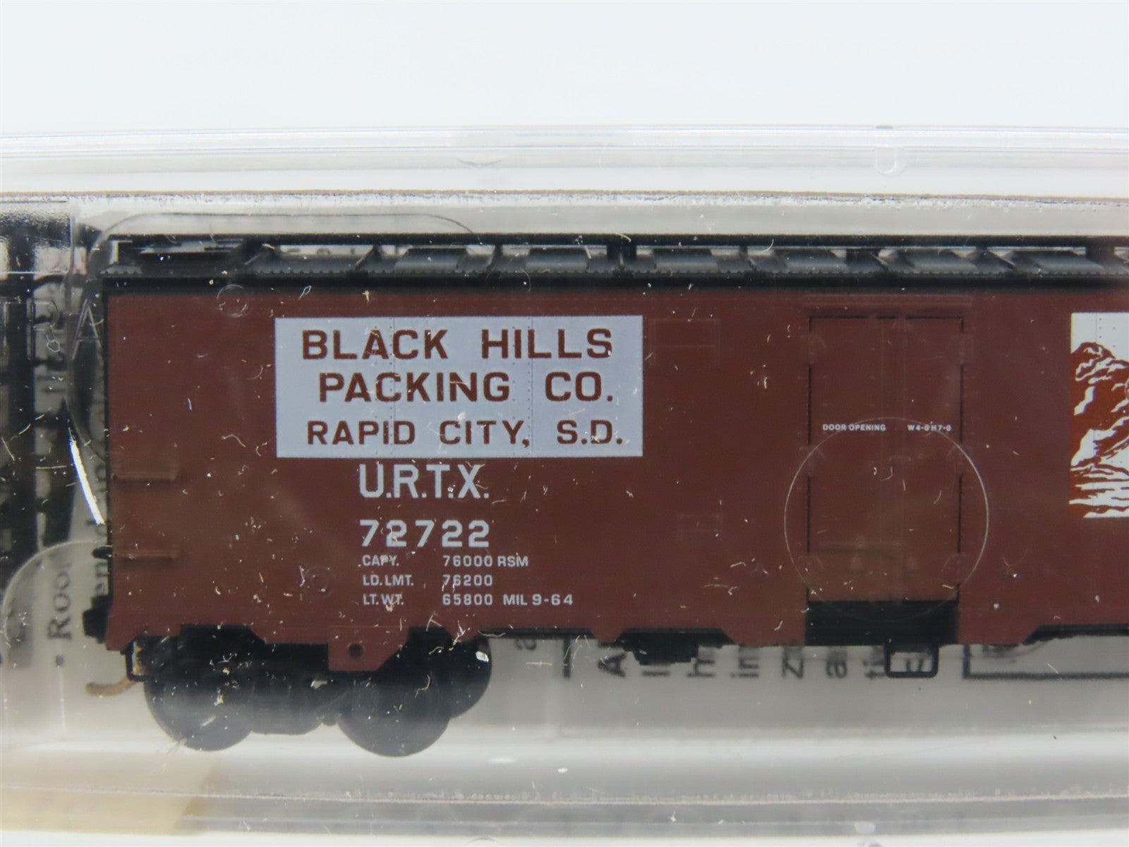 N Scale Micro-Trains 59530 U.R.T.C. (Black Hills Packing Co.) 40' Ice Reefer RTR