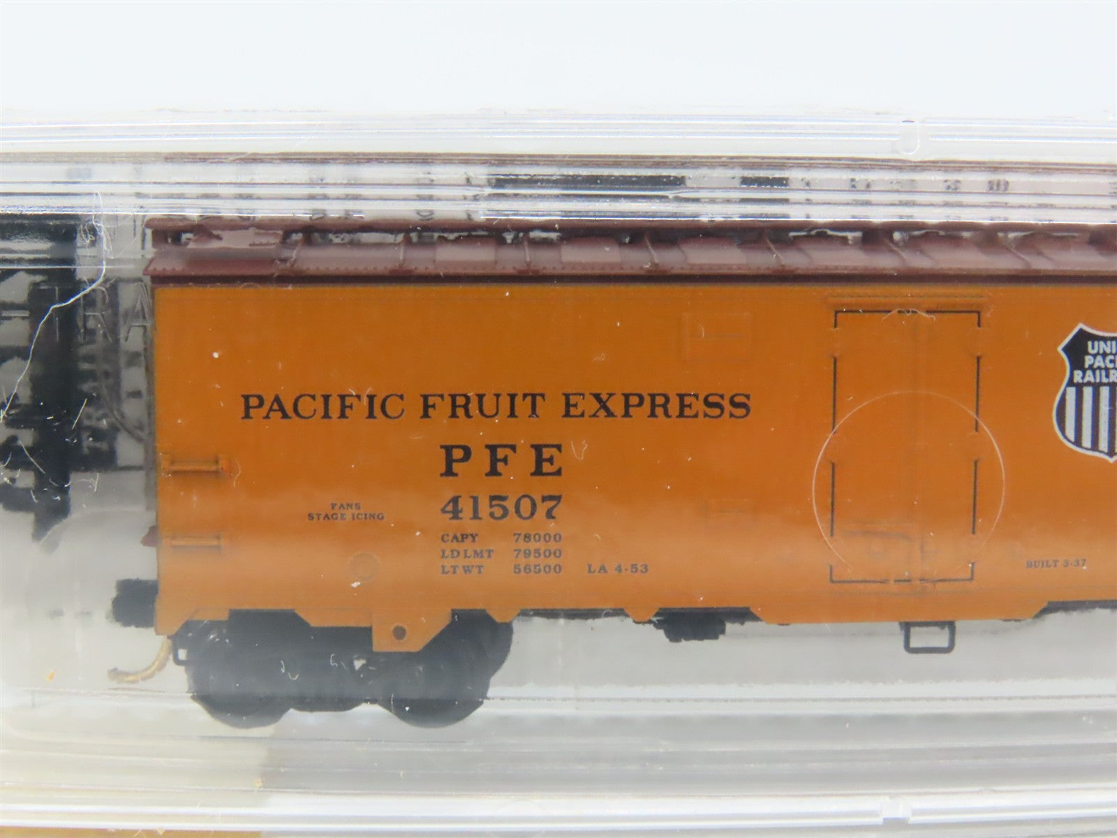 N Scale Micro-Trains 59520 Pacific Fruit Express 40' Steel Side Ice Reefer RTR