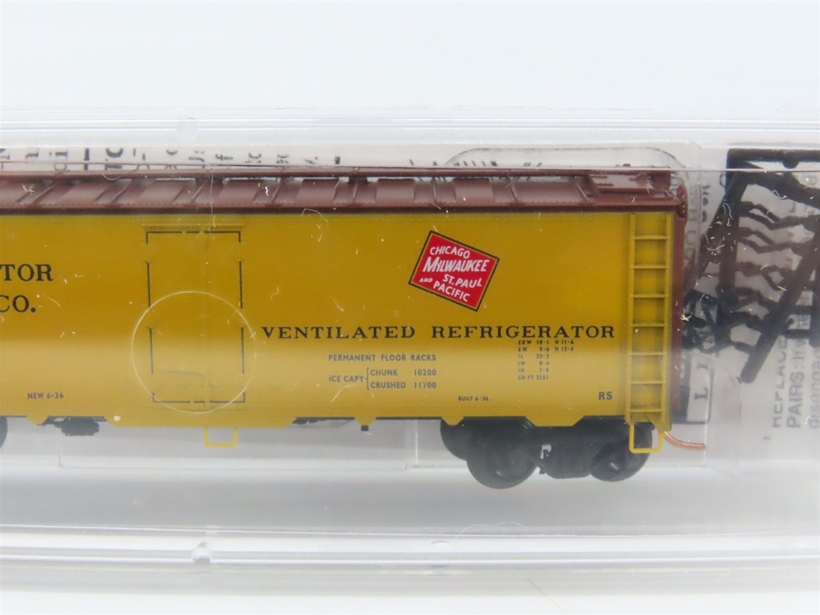 N Scale Micro-Trains MTL 59100 URTX CMStP&P 40' Steel Ice Reefer #81104