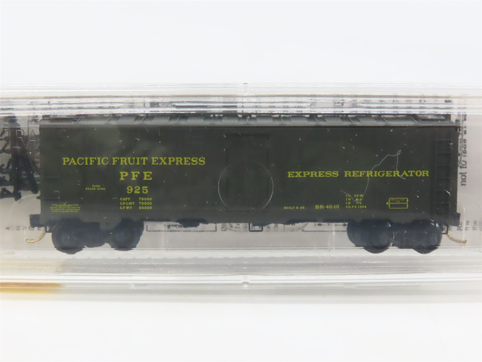 N Scale Micro-Trains 59510 Pacific Fruit Express 40' Steel Side Ice Reefer RTR
