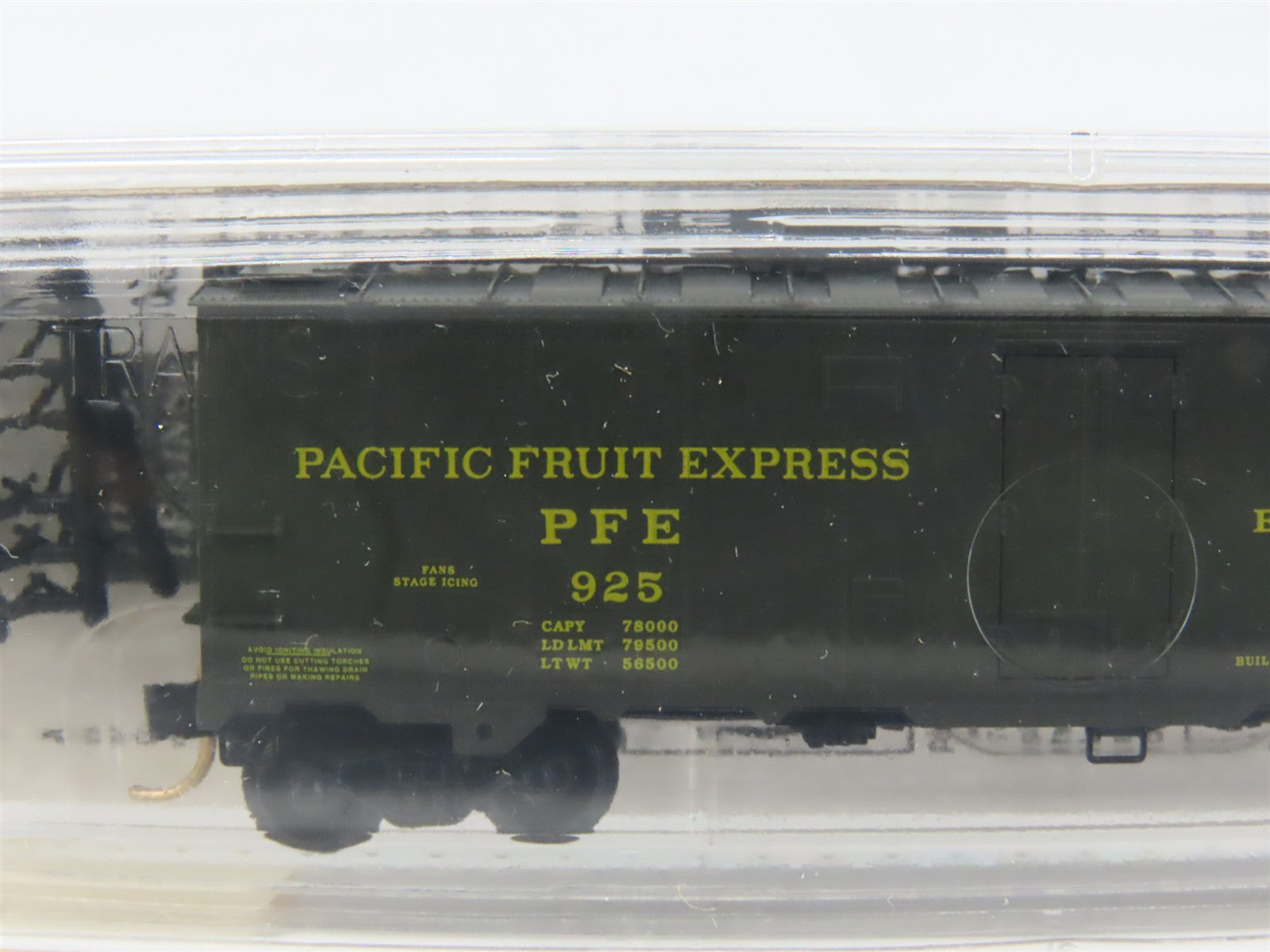 N Scale Micro-Trains 59510 Pacific Fruit Express 40' Steel Side Ice Reefer RTR
