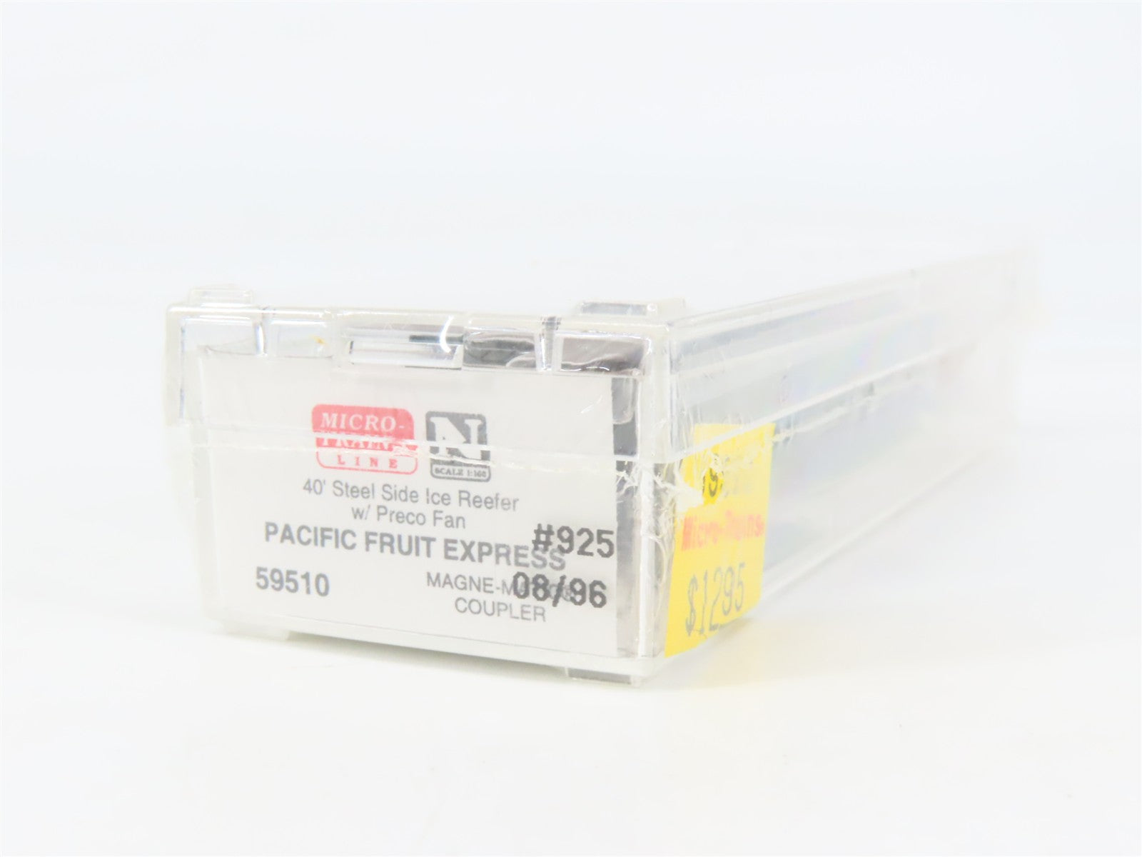 N Scale Micro-Trains 59510 PFE Pacific Fruit Express 40' Reefer 925 RTR