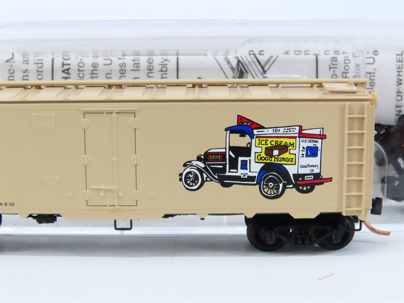 N Scale Micro-Trains 59580 GH Good Humor 40' Reefer 8002 RTR
