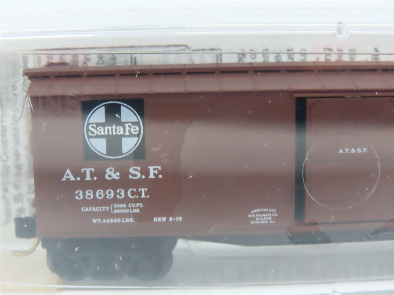 N Scale Micro-Trains 39060 ATSF Santa Fe 40' Box Car 38693 RTR