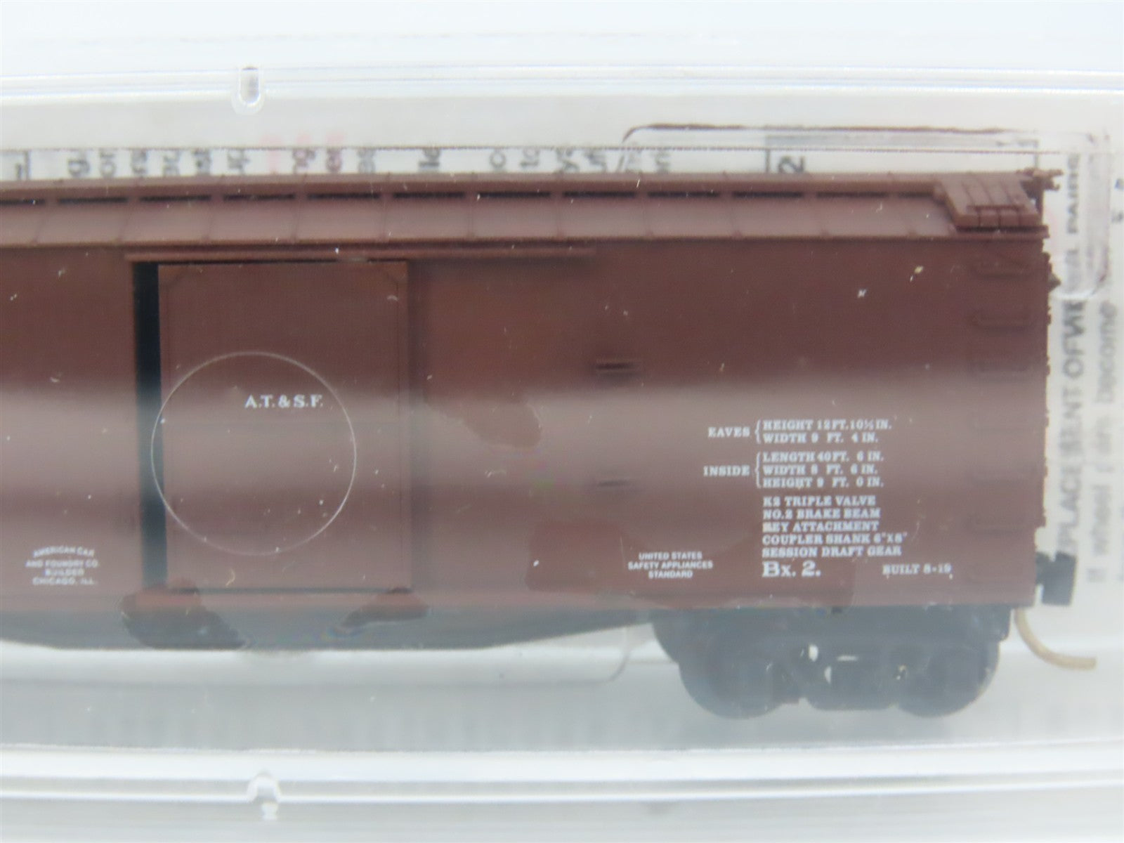 N Scale Micro-Trains 39060 ATSF Santa Fe 40' Box Car 38693 RTR