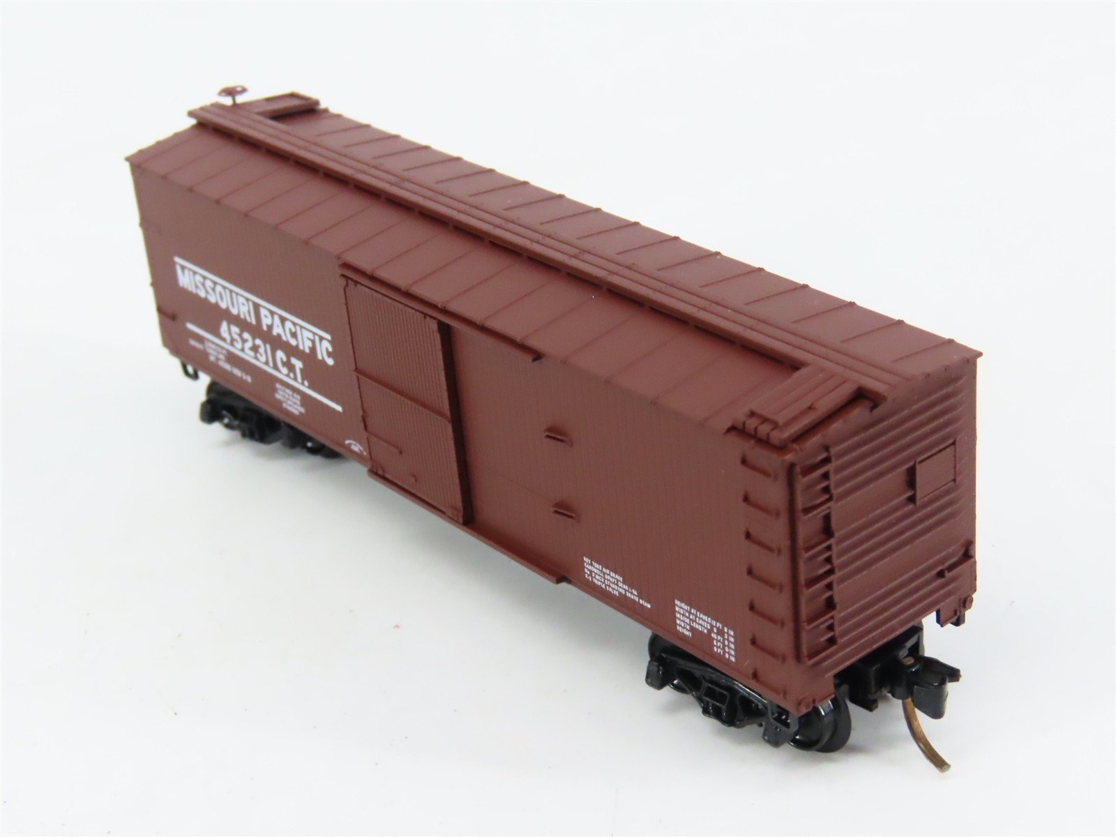 N Scale Micro-Trains 39090 MP Missouri Pacific 40' Box Car 45231 RTR