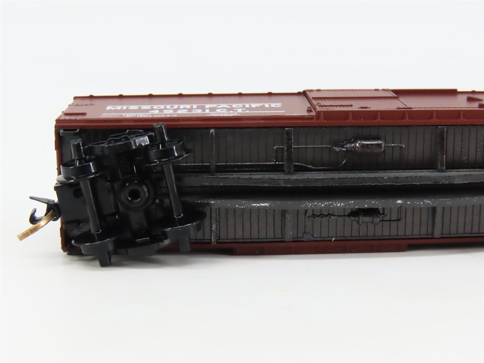 N Scale Micro-Trains 39090 MP Missouri Pacific 40' Box Car 45231 RTR