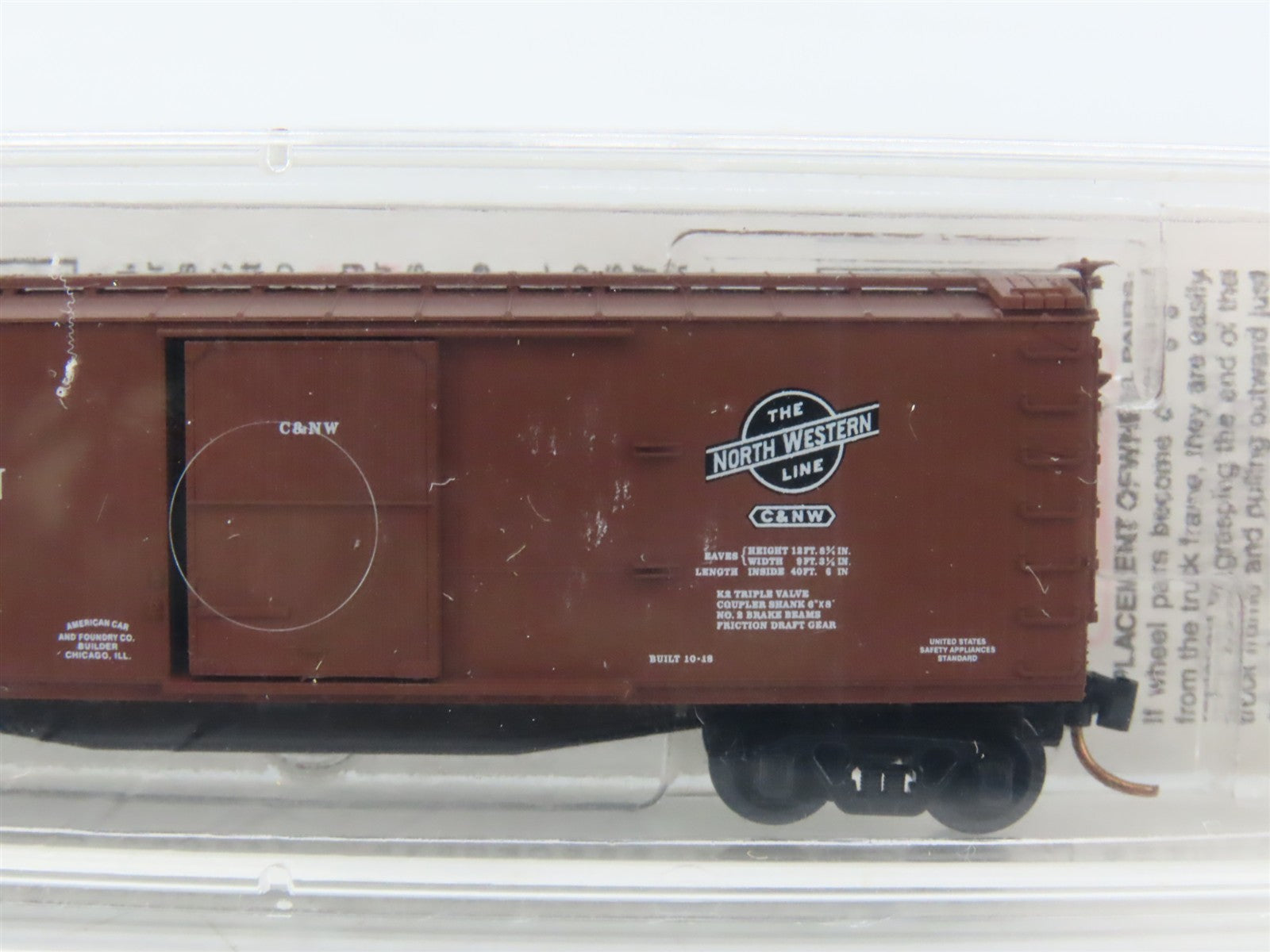 N Scale Micro-Trains 39160 CNW Chicago & North Western 40' Box Car 142200 RTR