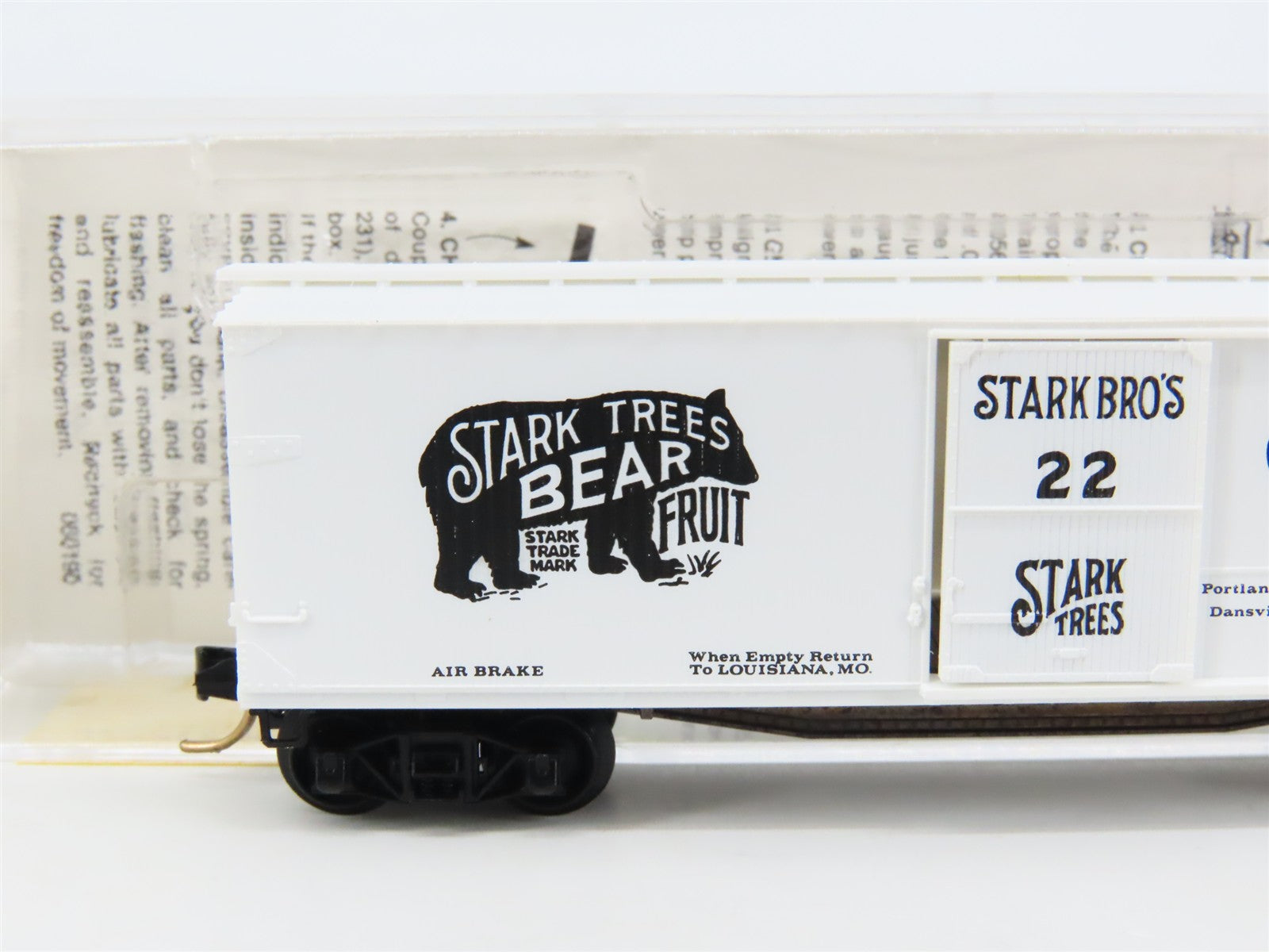 N Scale Micro-Trains 42010 Stark Bro's 40' Box Car 22 RTR
