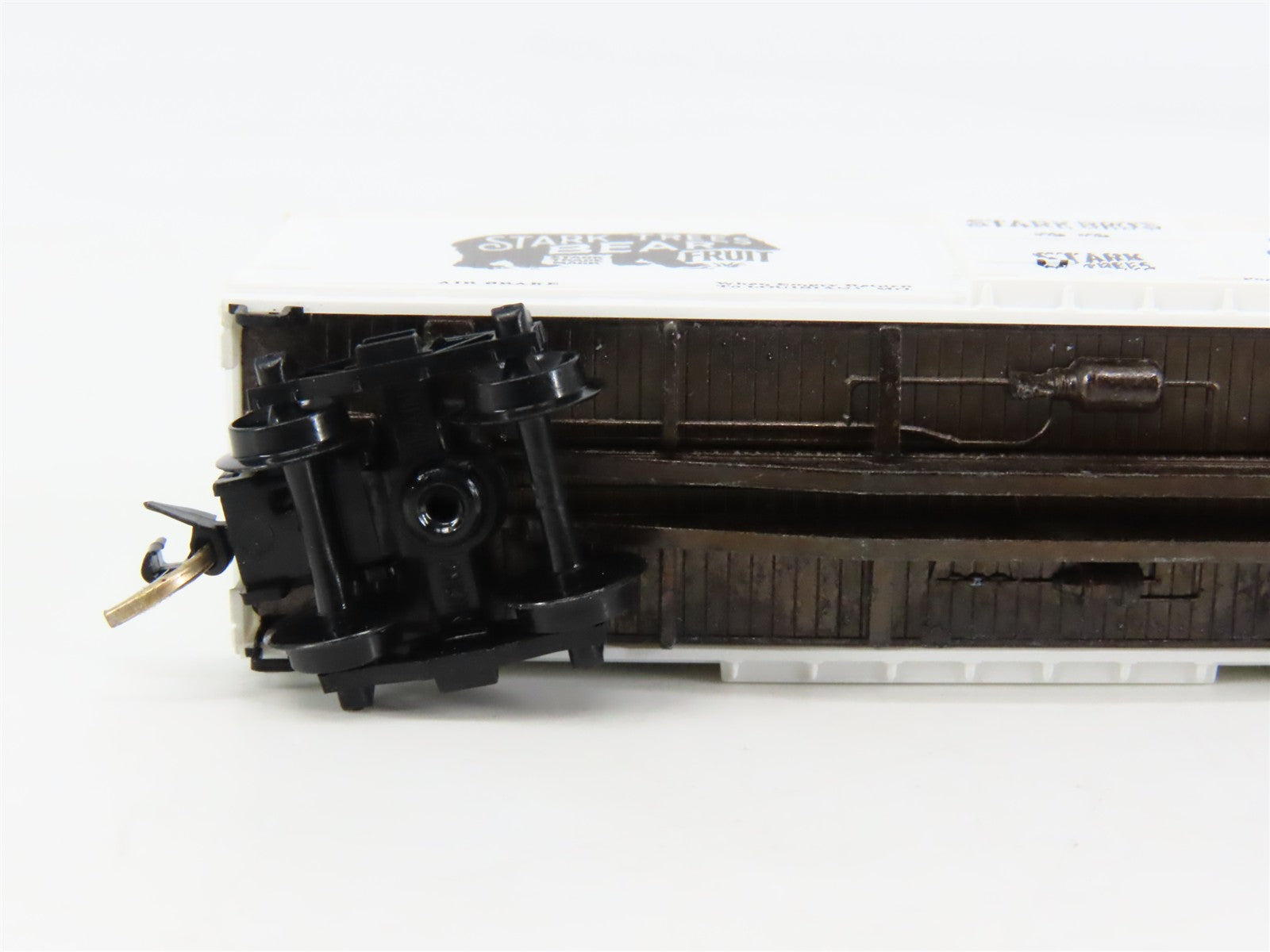 N Scale Micro-Trains 42010 Stark Bro's 40' Box Car 22 RTR