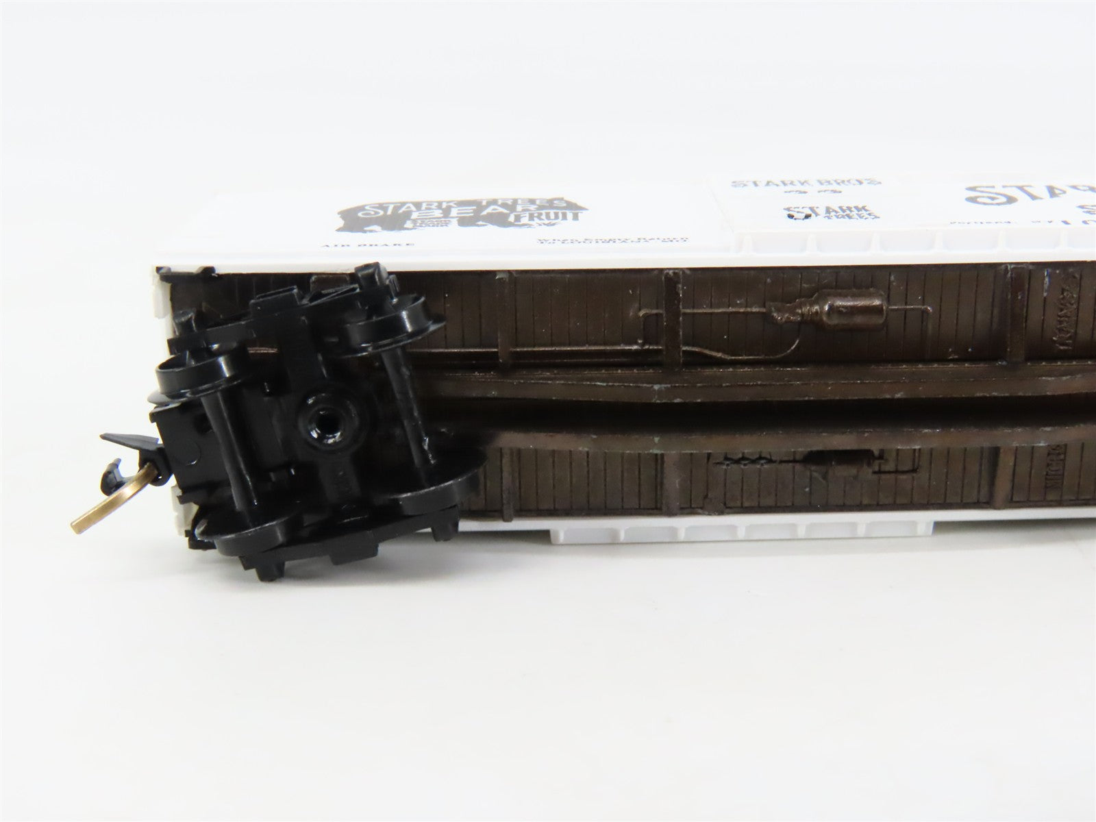 N Scale Micro-Trains 42010 Stark Trees 40' Box Car 22 RTR