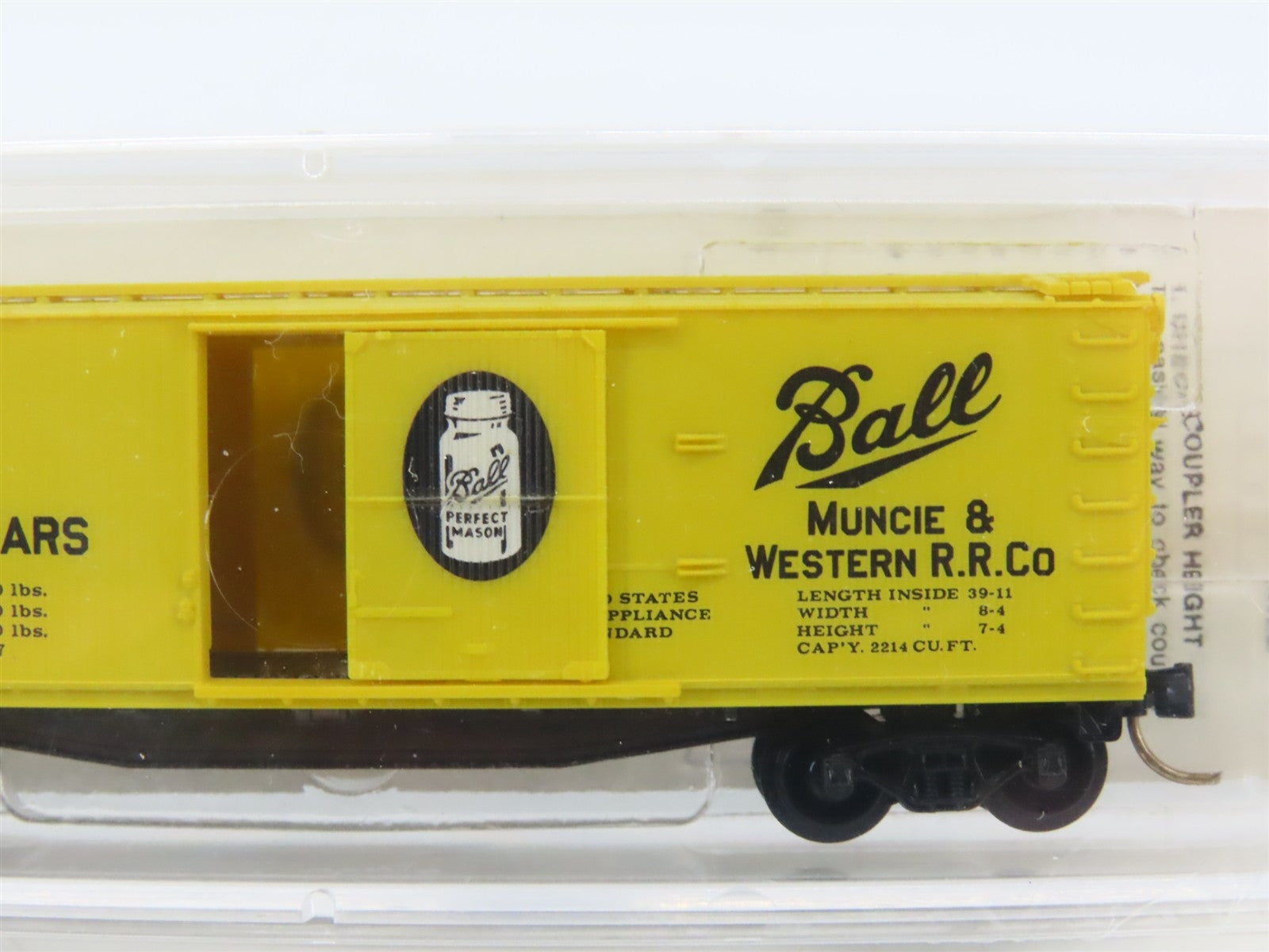 N Scale Micro-Trains 42030 MWR Ball Glass Jars 40' Single Door Box Car 1020 RTR