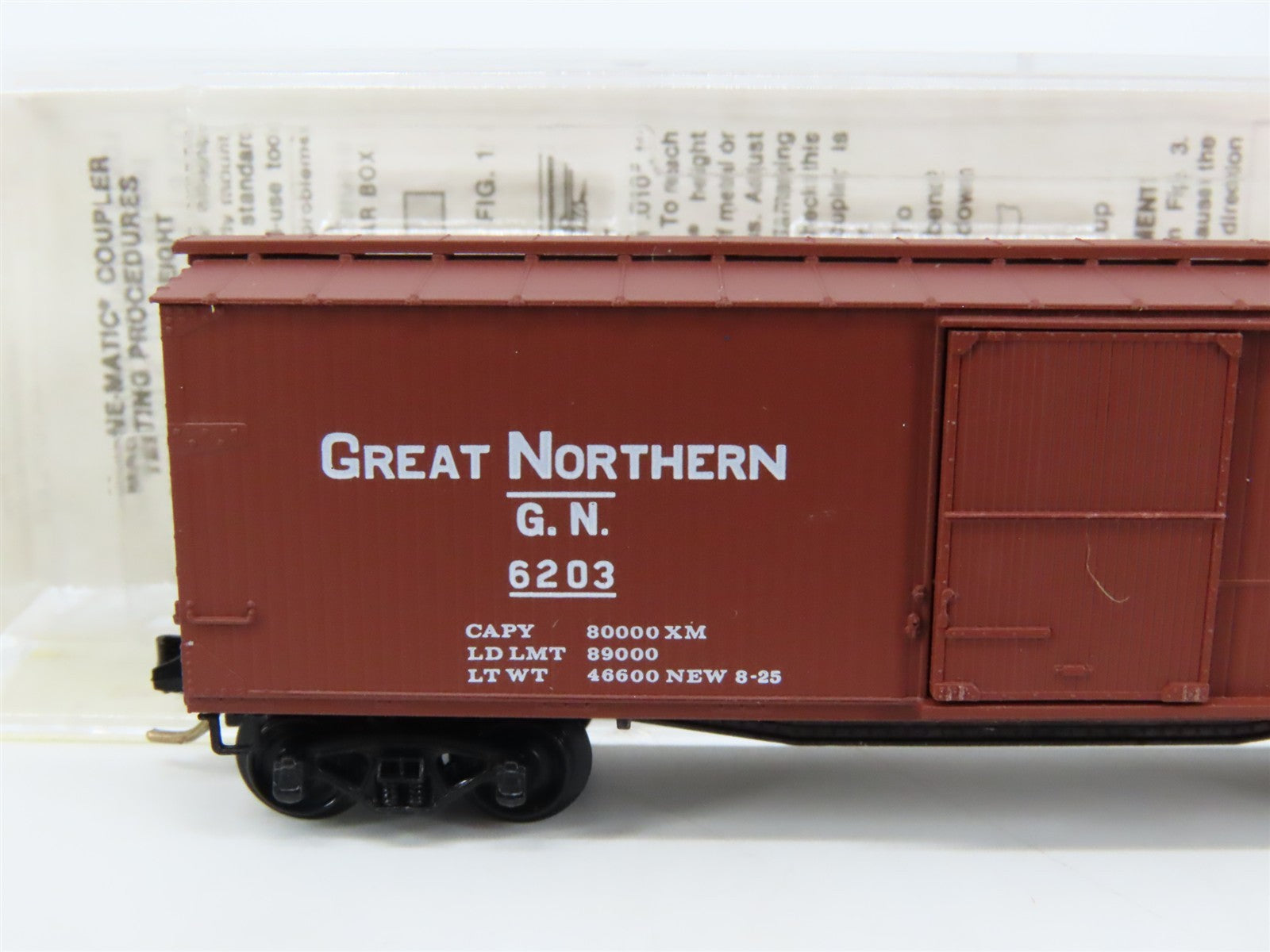 N Scale Micro-Trains 42080 GN Great Northern 40' Box Car 6203 RTR