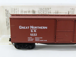 N Scale Micro-Trains 42080 GN Great Northern 40' Box Car 6203 RTR