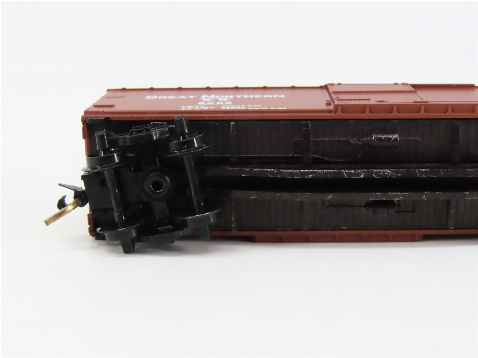 N Scale Micro-Trains 42080 GN Great Northern 40' Box Car 6203 RTR