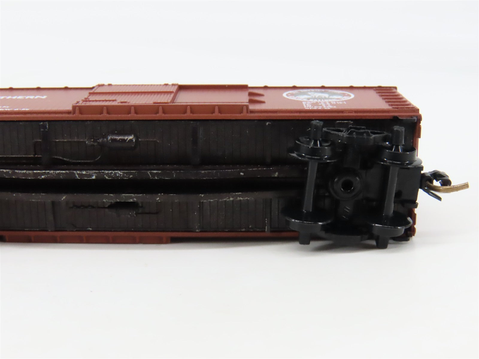 N Scale Micro-Trains 42080 GN Great Northern 40' Box Car 6203 RTR