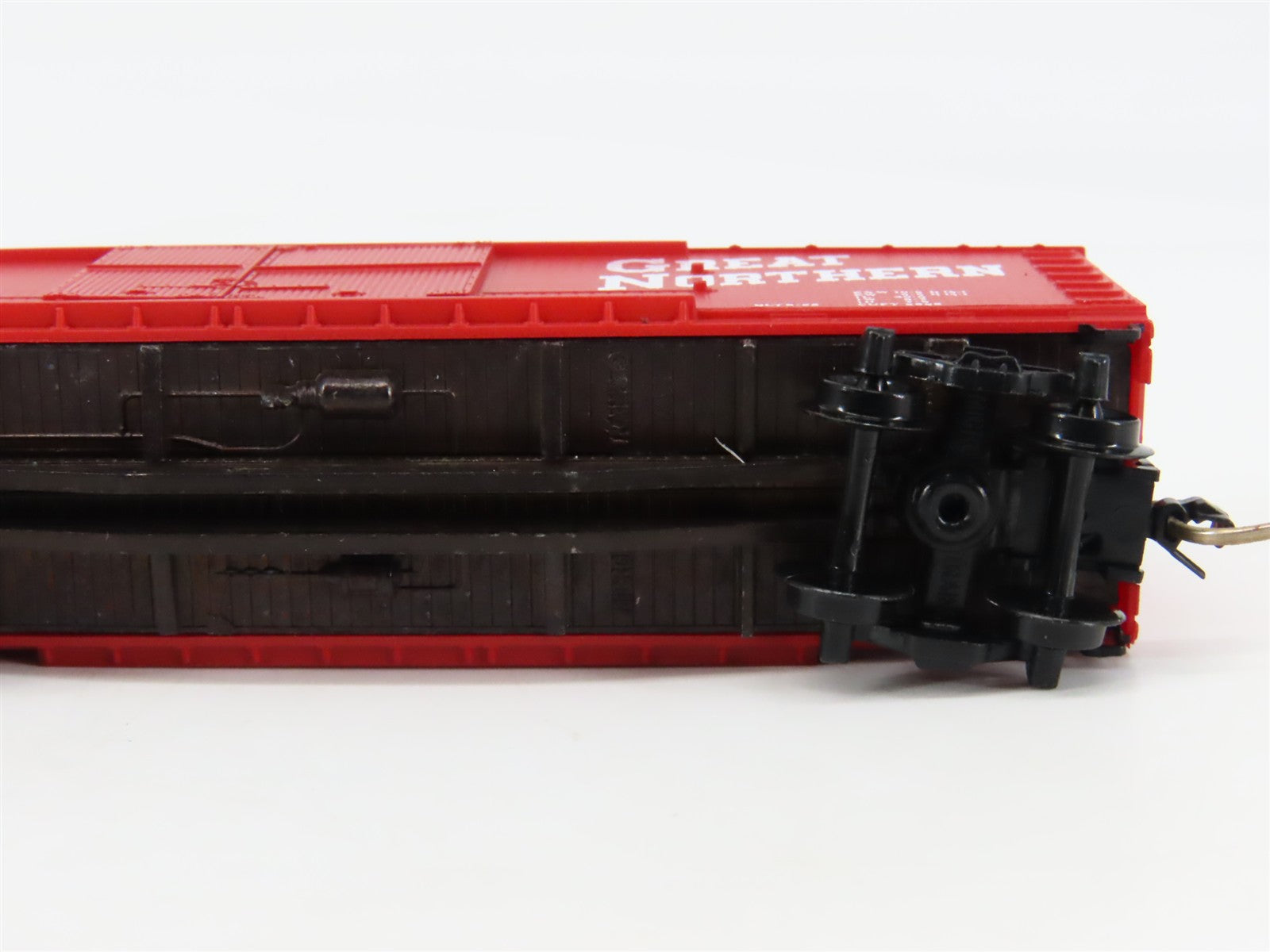 N Scale Micro-Trains 43040 GN Great Northern 40' Box Car 3345 RTR