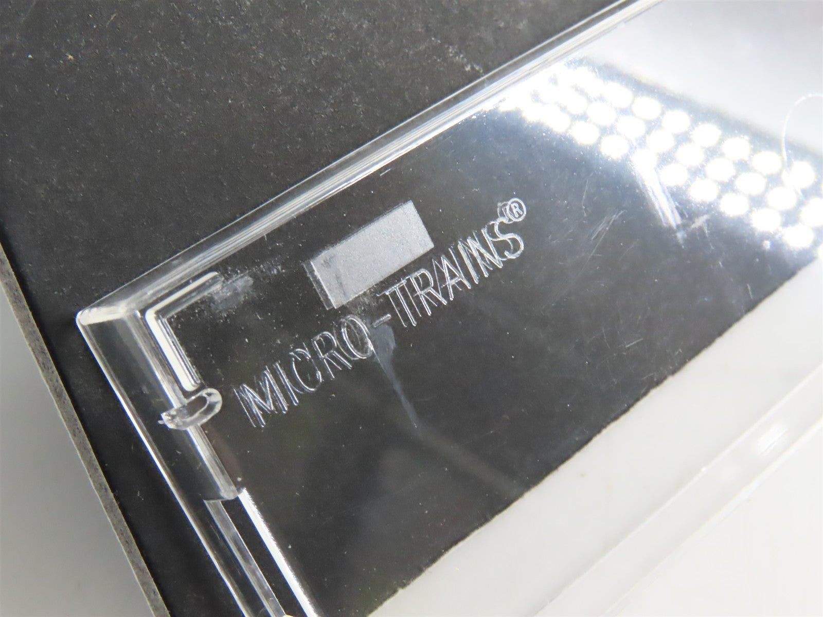 N Scale Micro-Trains 43040 GN Great Northern 40' Box Car 3345 RTR