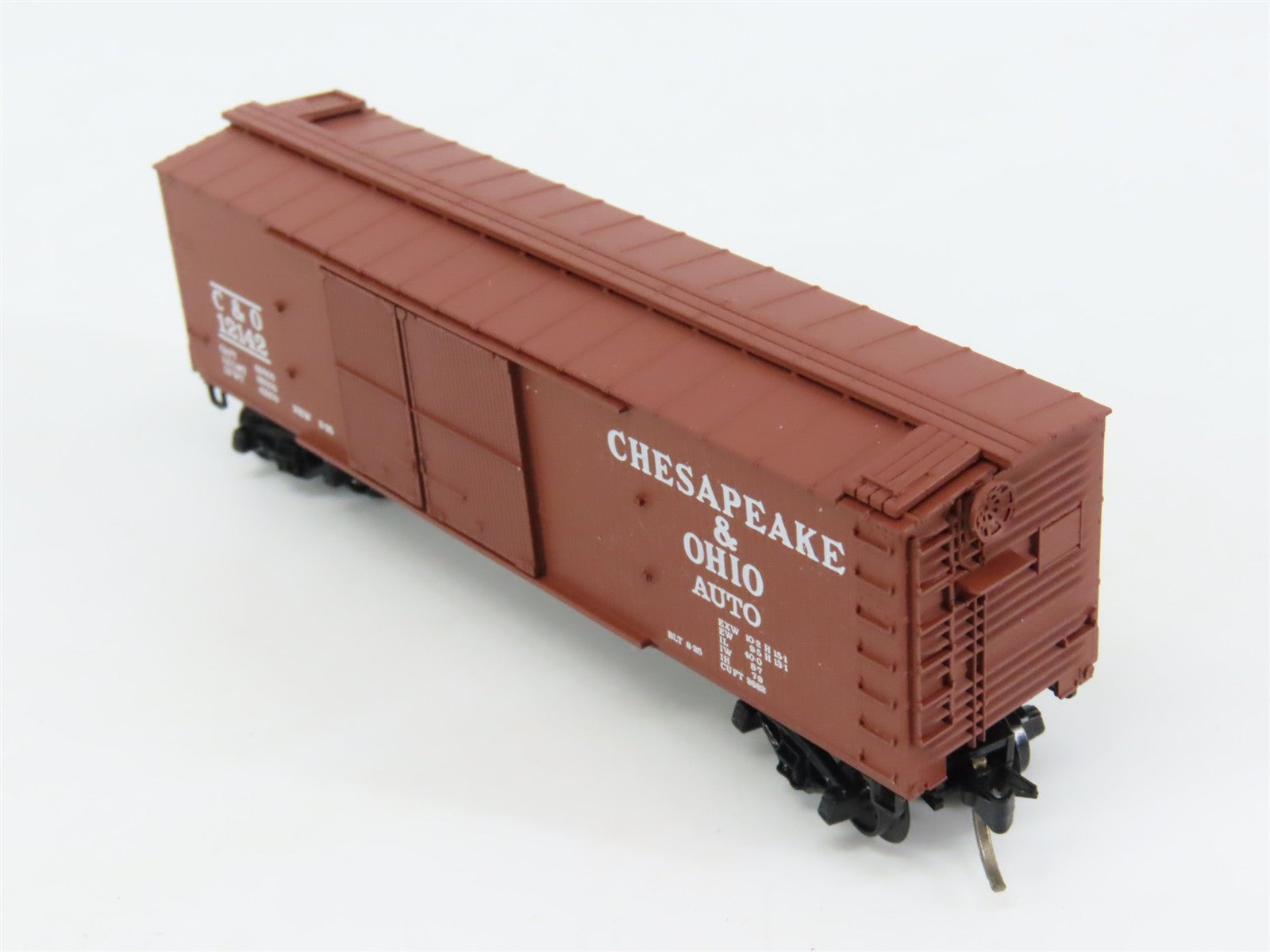 N Scale Micro-Trains 43070 C&O Chesapeake & Ohio 40' Box Car 12142 RTR