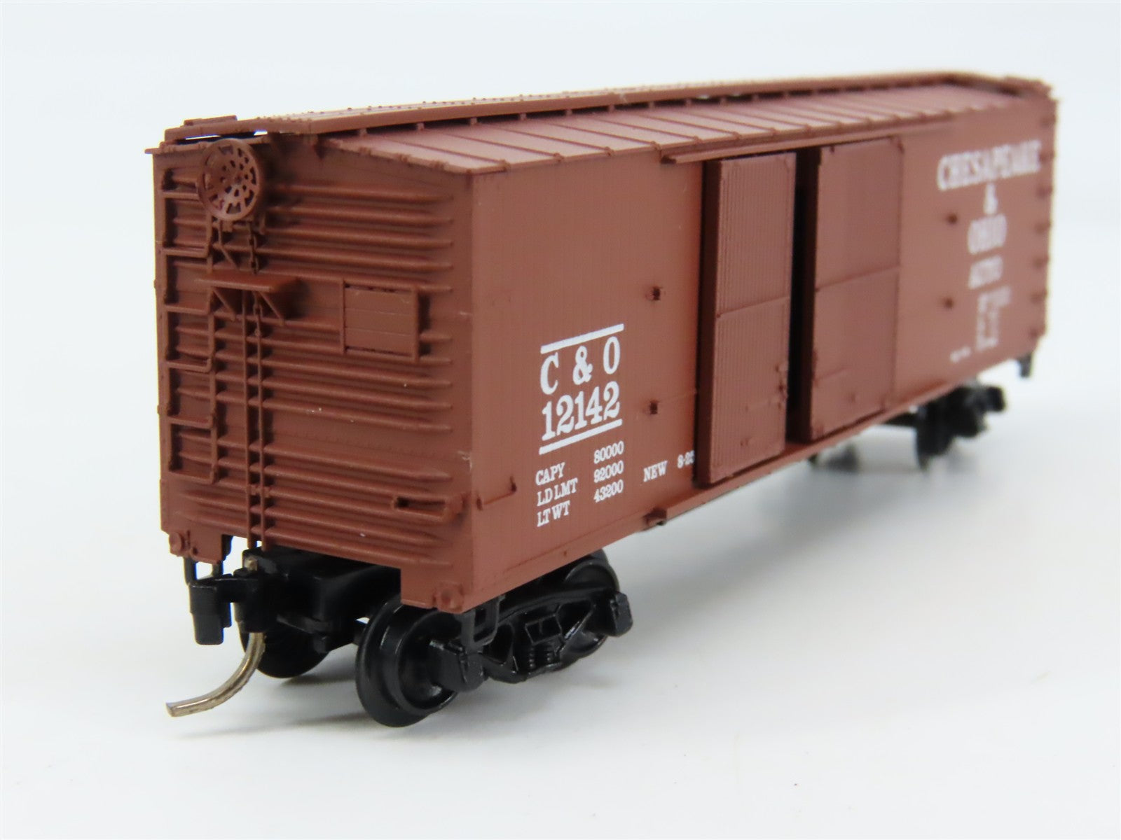 N Scale Micro-Trains 43070 C&O Chesapeake & Ohio 40' Box Car 12142 RTR