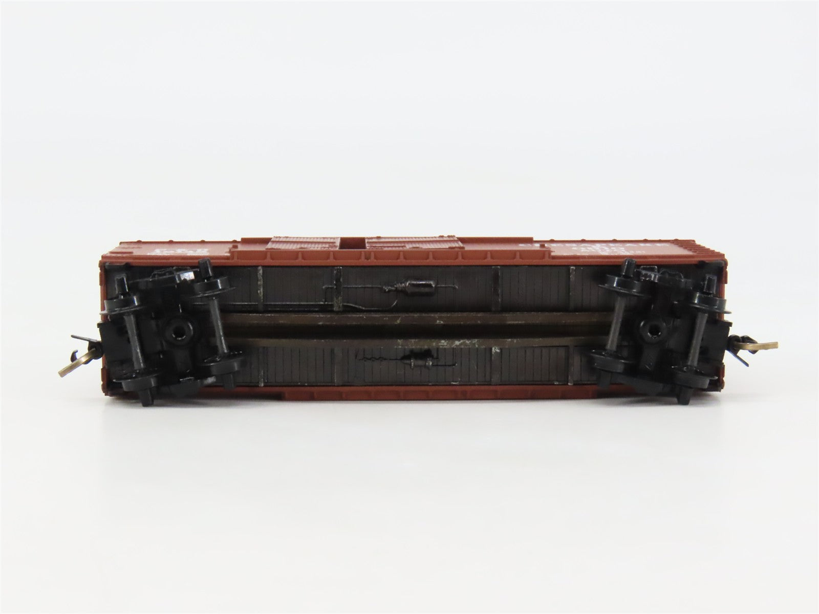 N Scale Micro-Trains 43070 C&O Chesapeake & Ohio 40' Box Car 12142 RTR