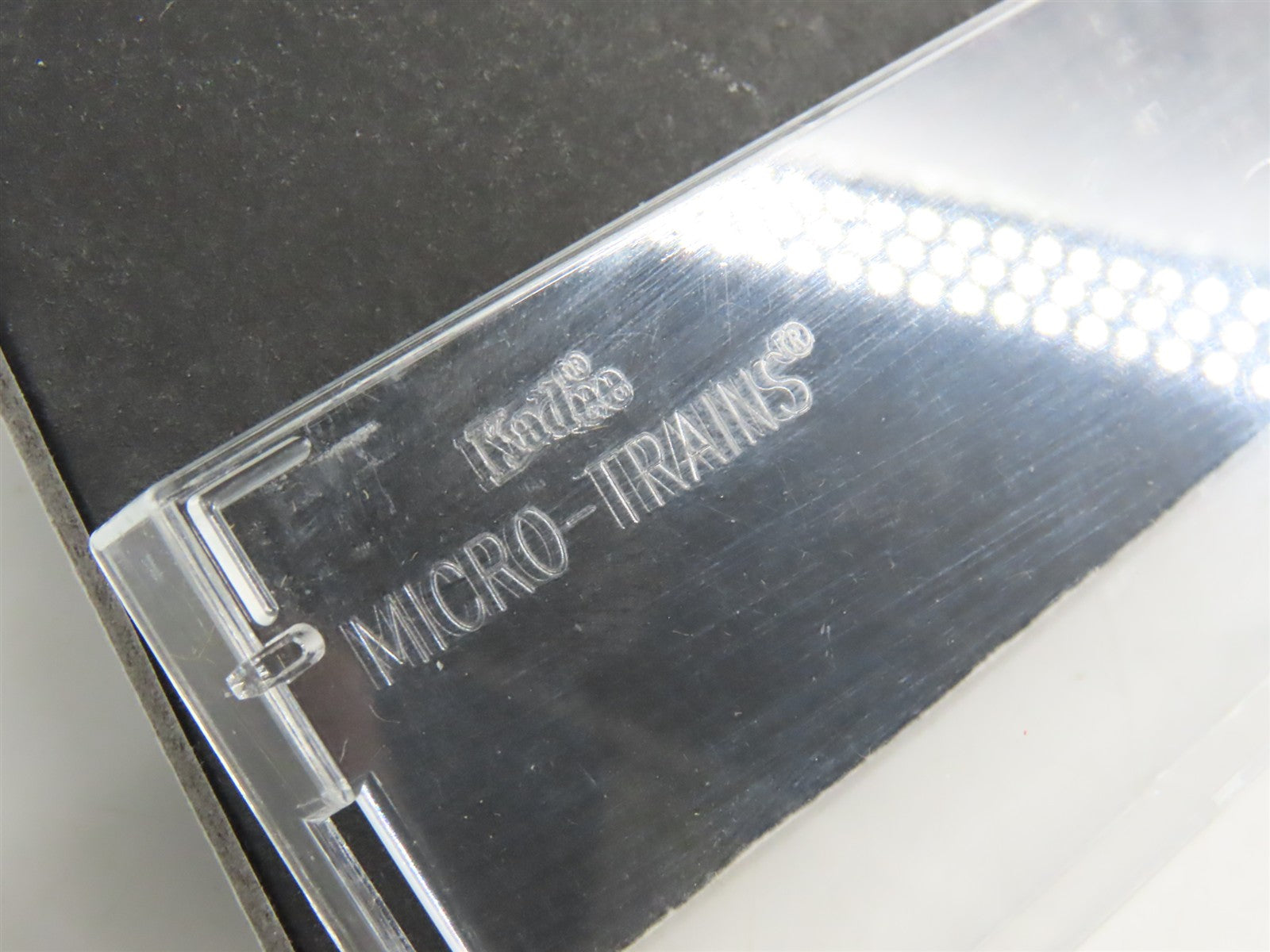 N Scale Micro-Trains 43070 C&O Chesapeake & Ohio 40' Box Car 12142 RTR
