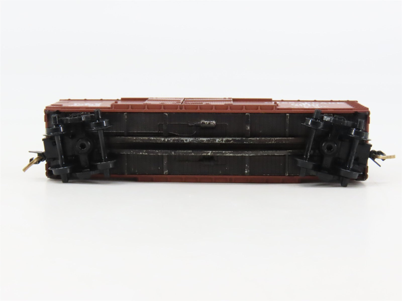 N Scale Micro-Trains 43070 C&O Chesapeake & Ohio 40' Wood-Sheathed Box Car RTR