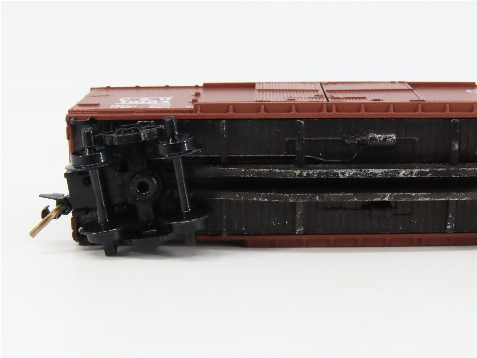 N Scale Micro-Trains 43070 C&O Chesapeake & Ohio 40' Wood-Sheathed Box Car RTR