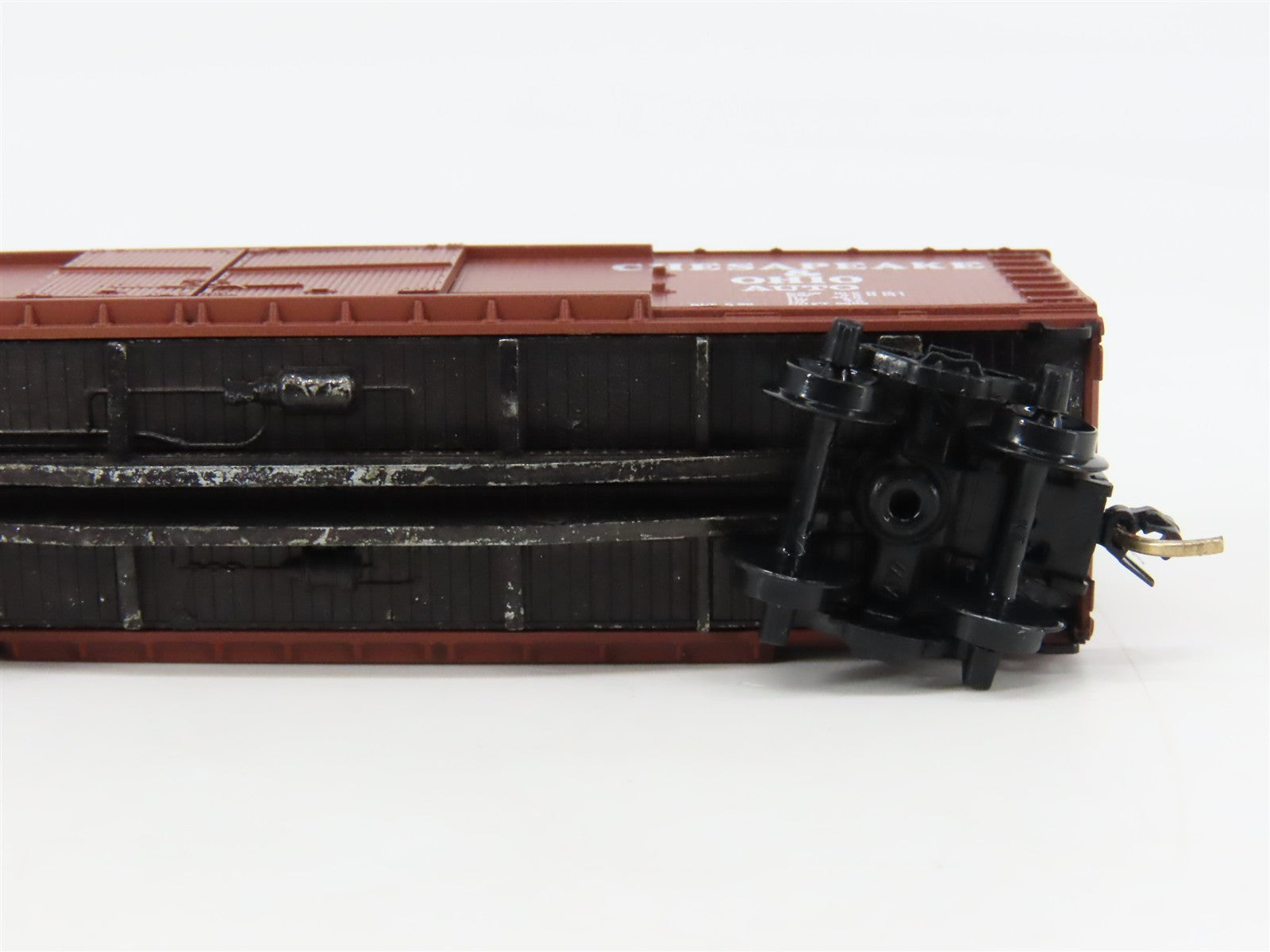N Scale Micro-Trains 43070 C&O Chesapeake & Ohio 40' Wood-Sheathed Box Car RTR