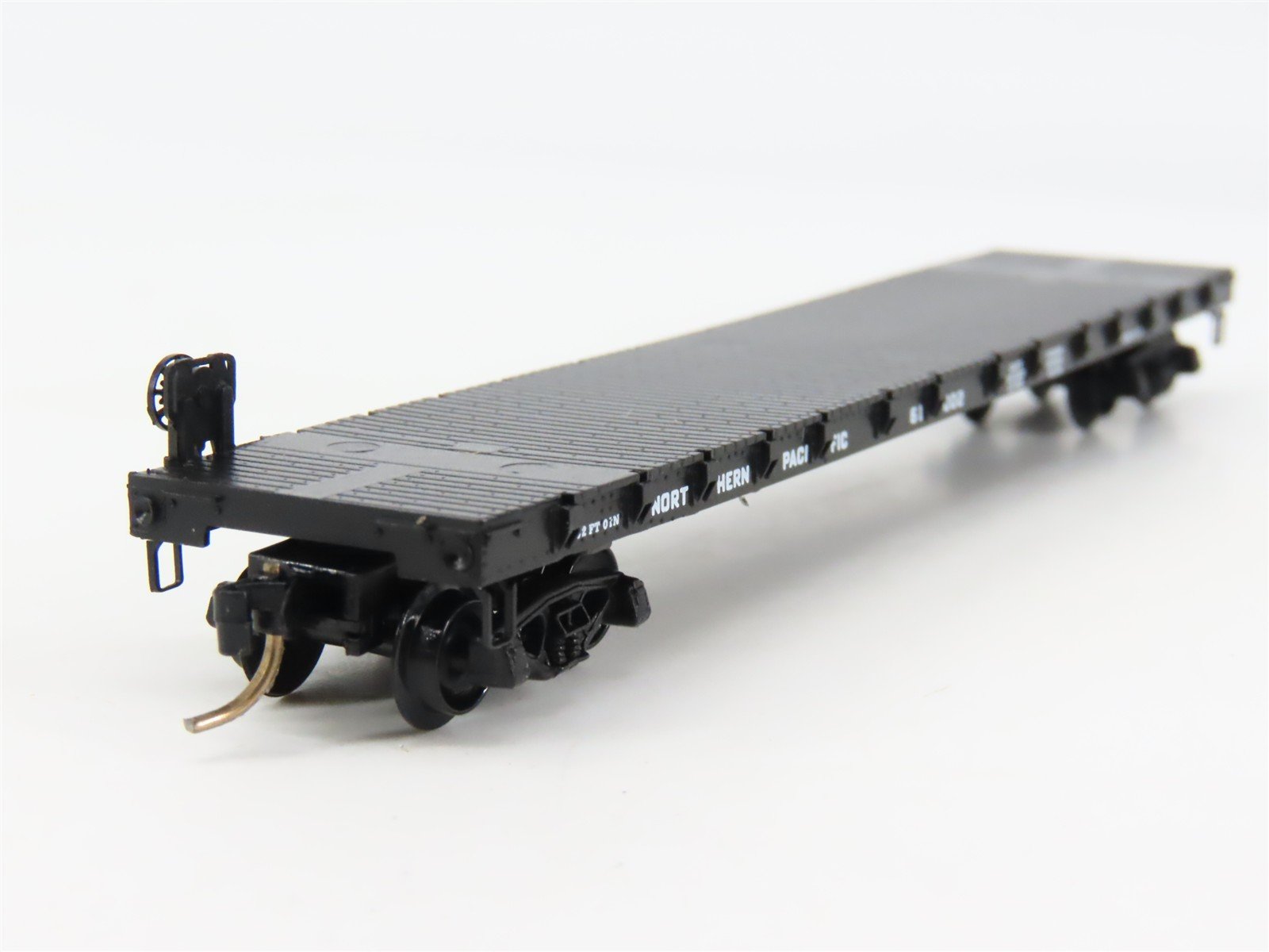 N Scale Micro-Trains 44020 NP Northern Pacific 50' Flat Car 61002 RTR